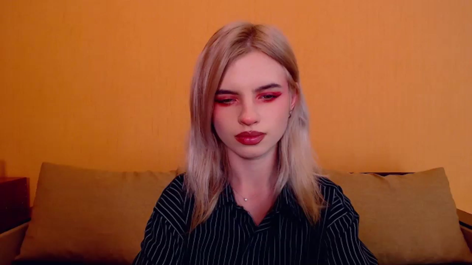 Gallery image thumbnail from Erineys's myfreecams stream on, 12/01/2023, 17:32 image 12 of 20