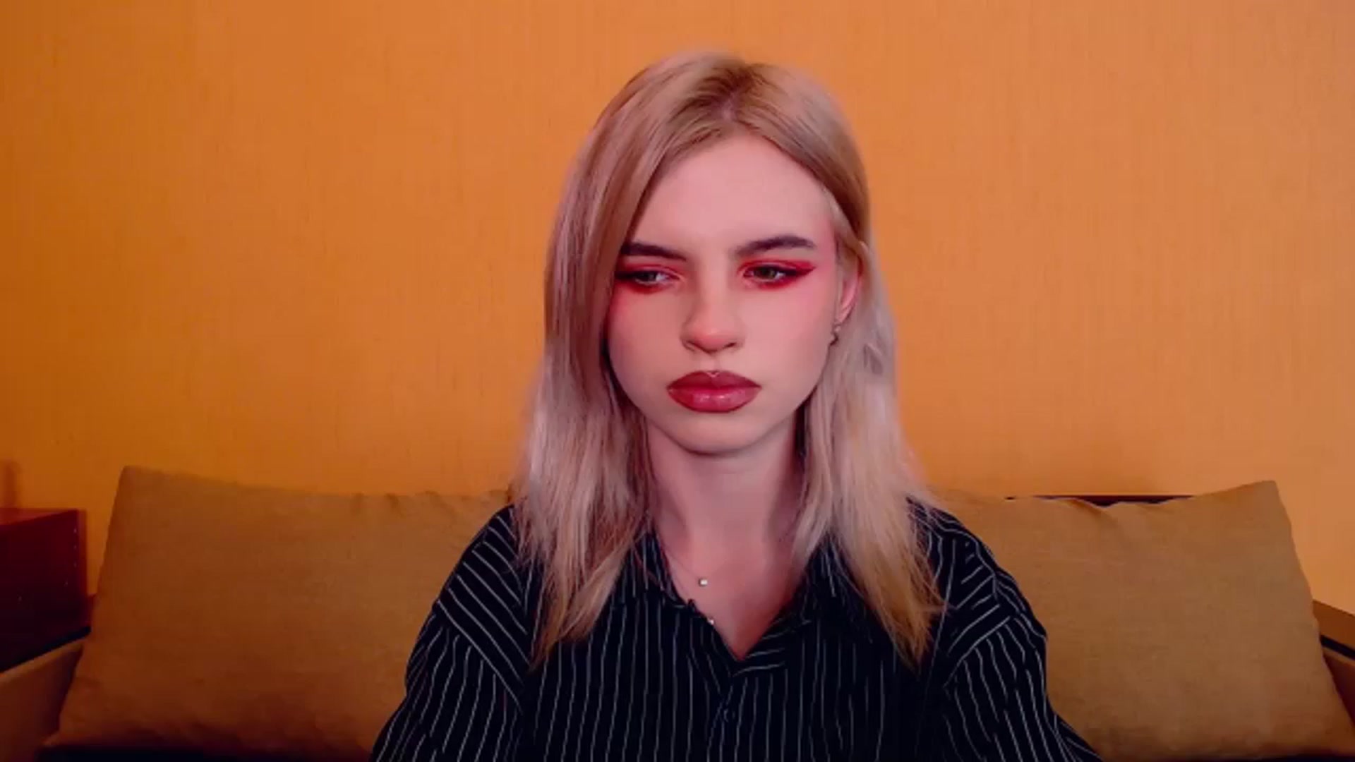 Gallery image thumbnail from Erineys's myfreecams stream on, 12/01/2023, 17:32 image 3 of 20