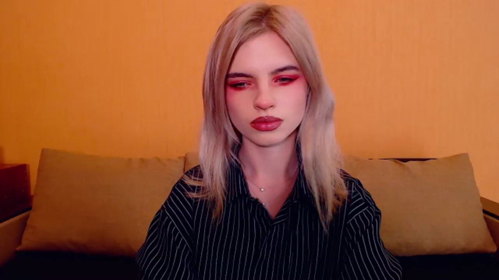 Gallery image thumbnail from Erineys's myfreecams stream on, 12/01/2023, 17:32 image 18 of 20