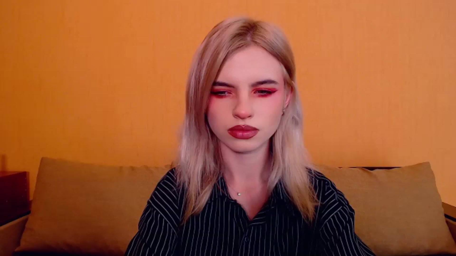 Gallery image thumbnail from Erineys's myfreecams stream on, 12/01/2023, 17:32 image 4 of 20