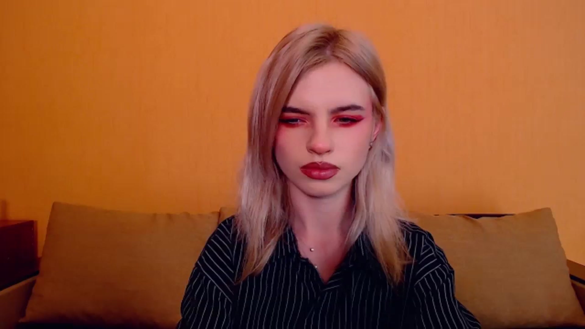 Gallery image thumbnail from Erineys's myfreecams stream on, 12/01/2023, 17:32 image 10 of 20