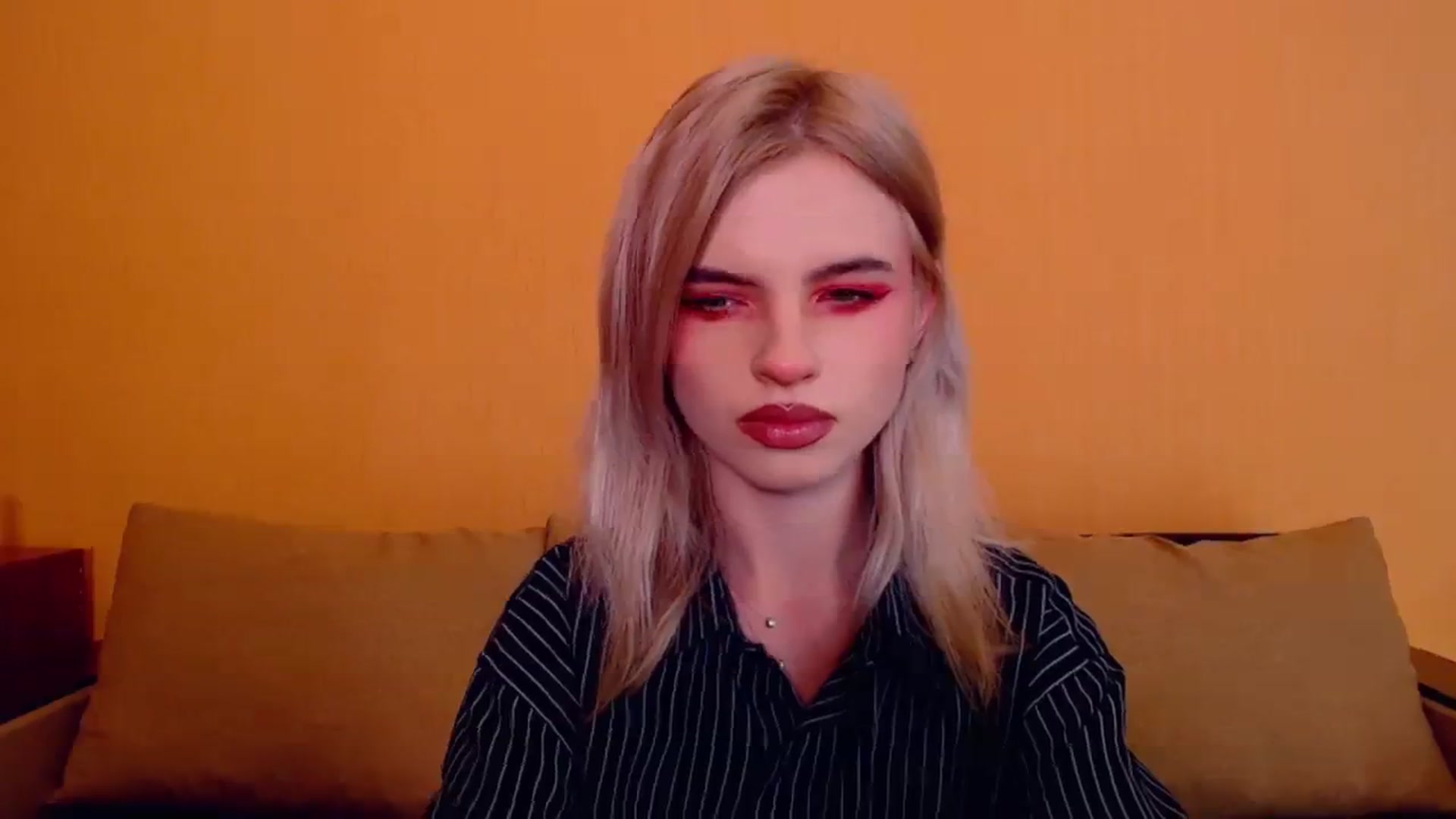 Gallery image thumbnail from Erineys's myfreecams stream on, 12/01/2023, 17:32 image 11 of 20