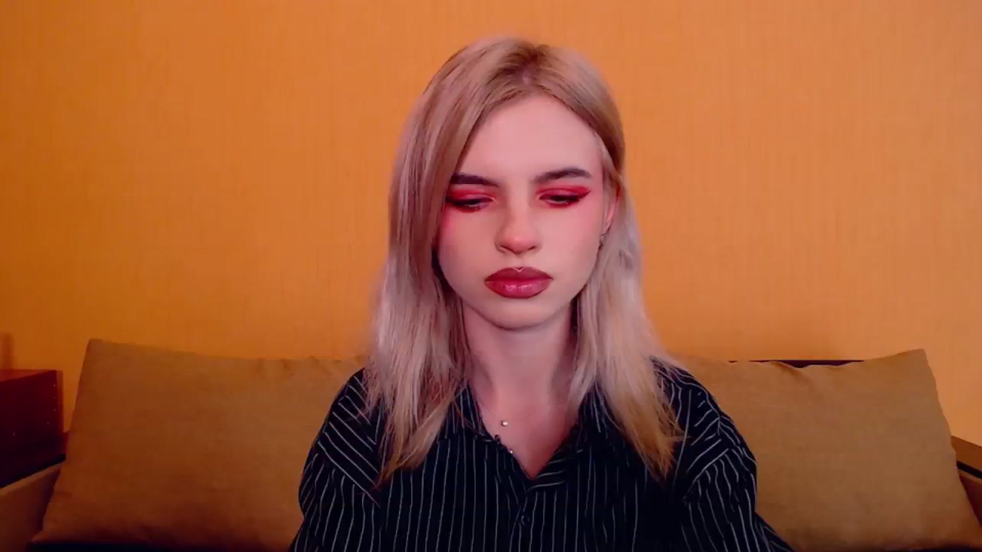 Gallery image thumbnail from Erineys's myfreecams stream on, 12/01/2023, 17:32 image 1 of 20