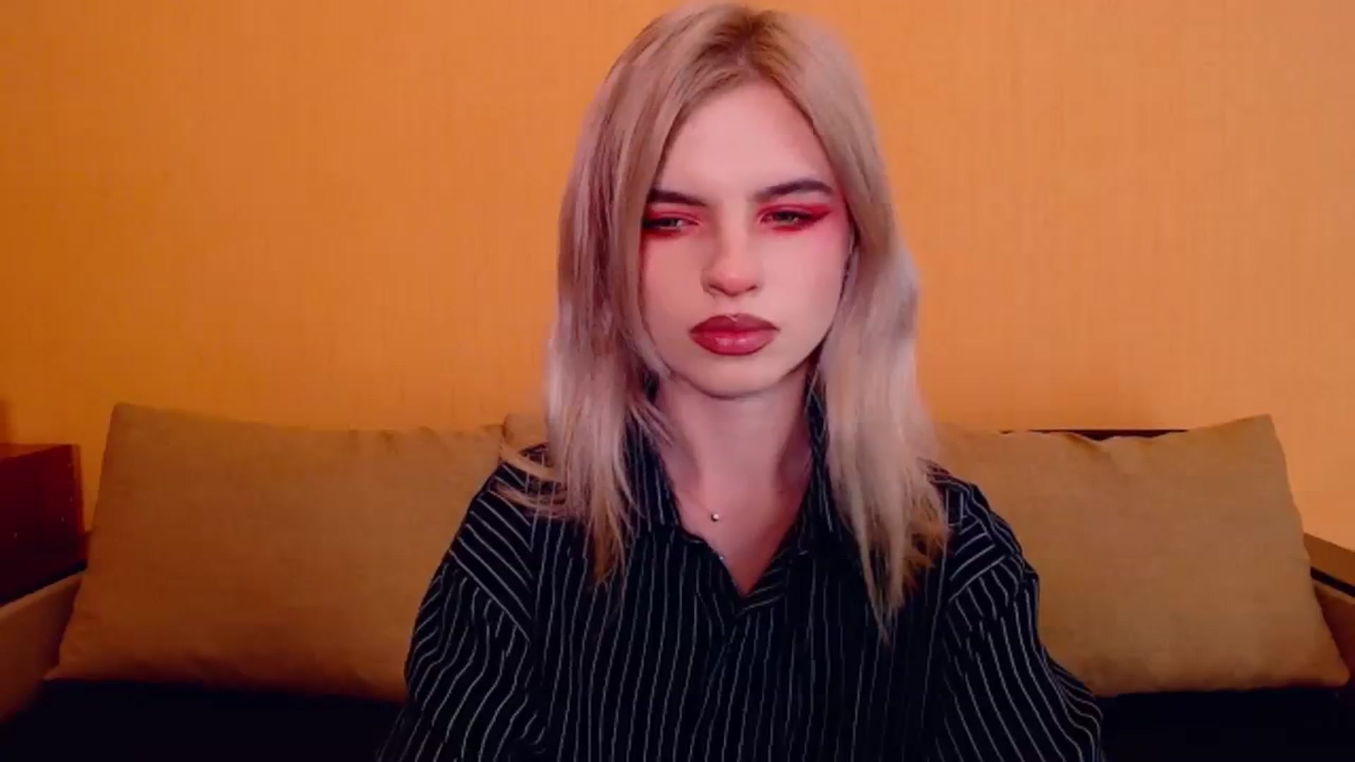 Gallery image thumbnail from Erineys's myfreecams stream on, 12/01/2023, 17:32 image 17 of 20