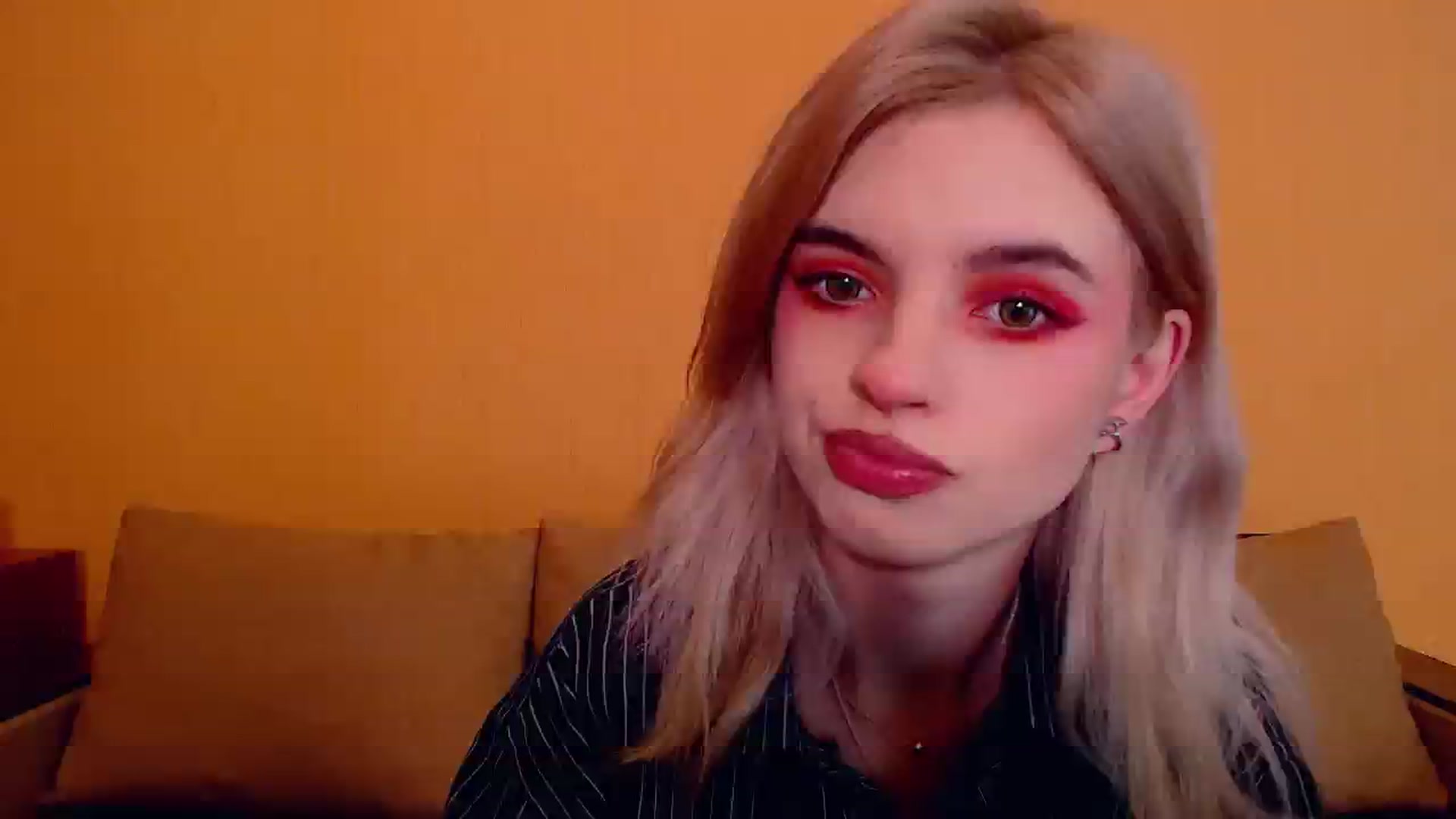 Gallery image thumbnail from Erineys's myfreecams stream on, 12/01/2023, 18:38 image 7 of 20