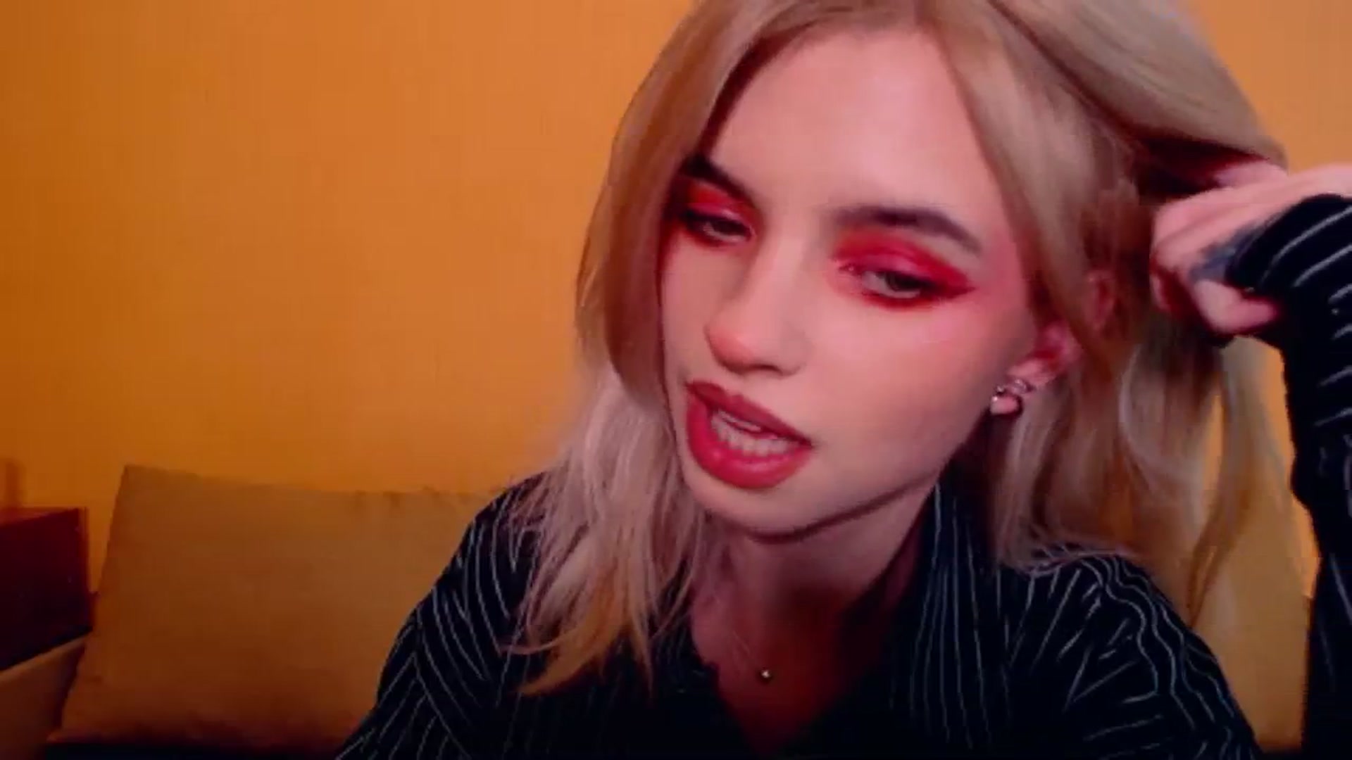 Gallery image thumbnail from Erineys's myfreecams stream on, 12/01/2023, 18:38 image 3 of 20