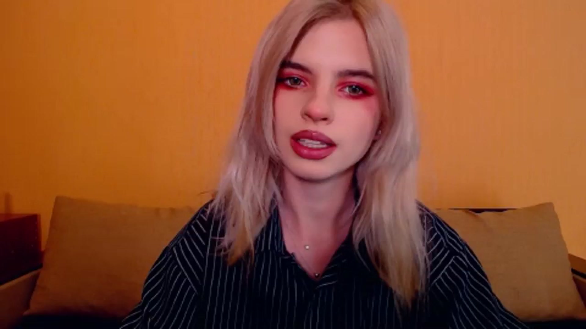 Gallery image thumbnail from Erineys's myfreecams stream on, 12/01/2023, 18:38 image 2 of 20
