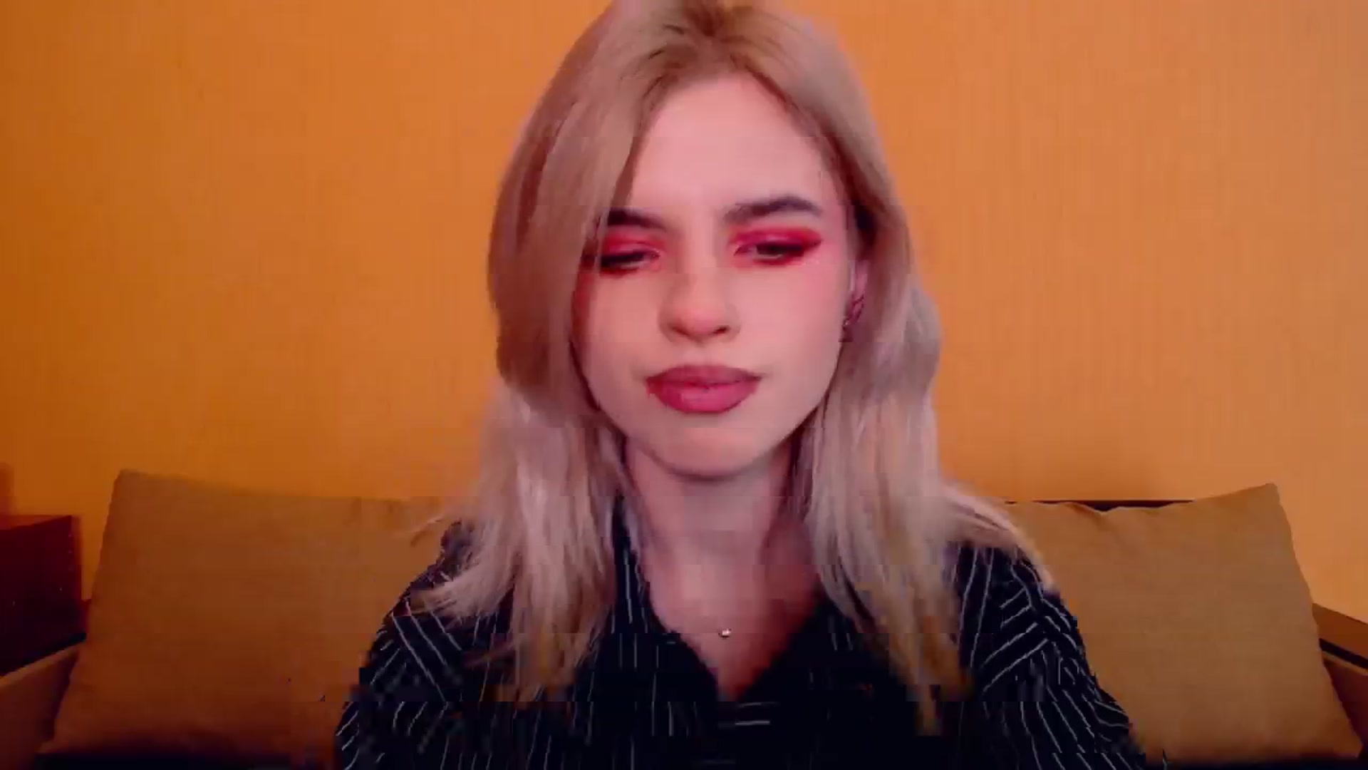 Gallery image thumbnail from Erineys's myfreecams stream on, 12/01/2023, 18:38 image 18 of 20