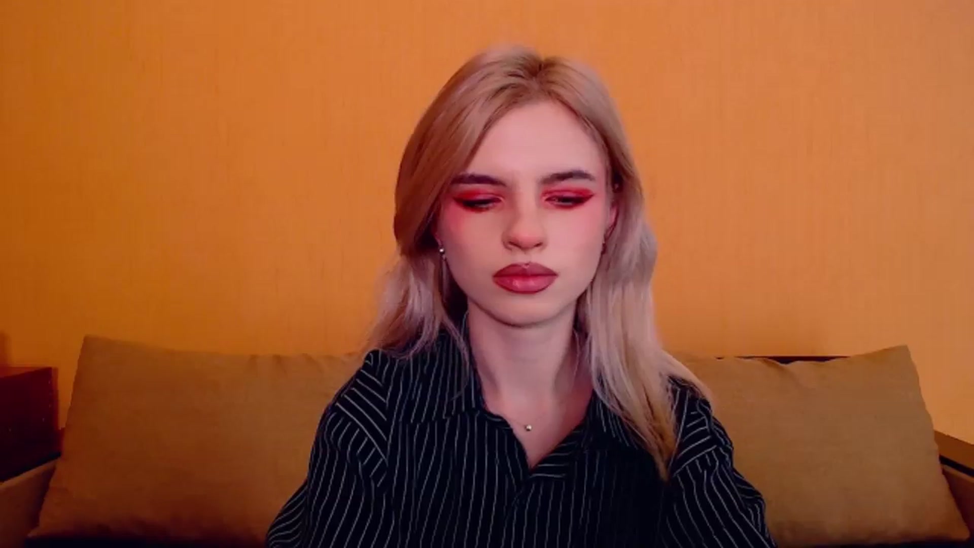 Gallery image thumbnail from Erineys's myfreecams stream on, 12/01/2023, 18:38 image 15 of 20