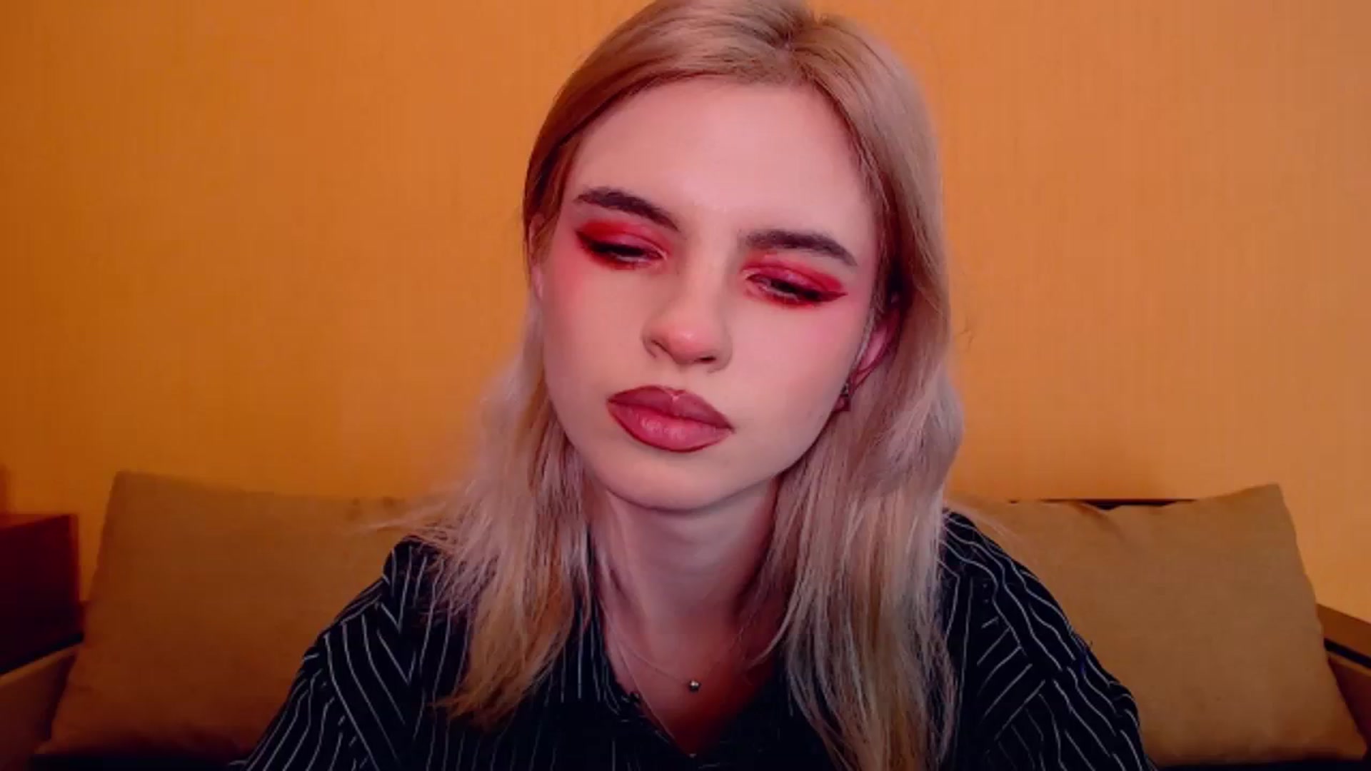Gallery image thumbnail from Erineys's myfreecams stream on, 12/01/2023, 18:38 image 19 of 20