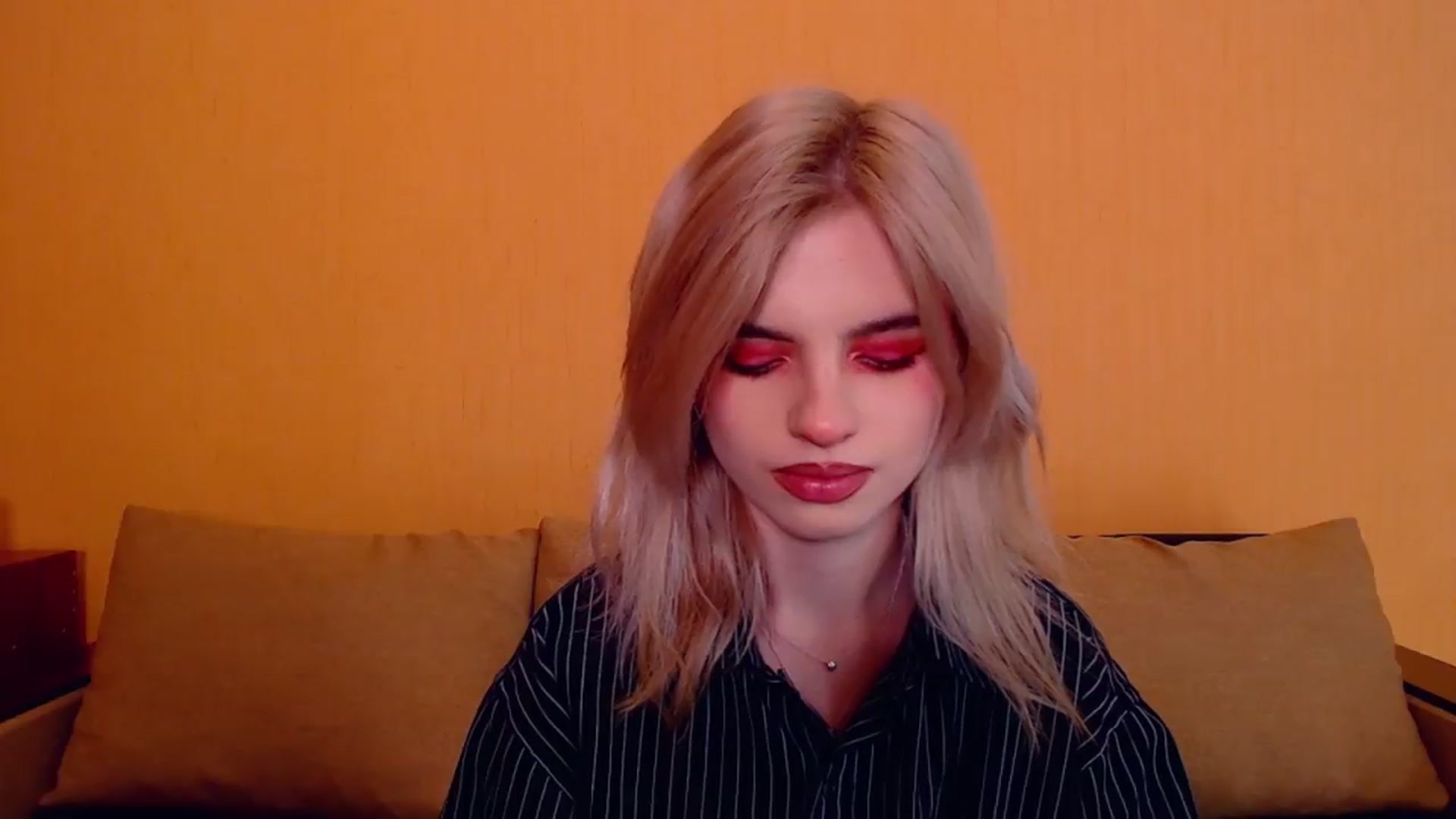 Gallery image thumbnail from Erineys's myfreecams stream on, 12/01/2023, 18:38 image 11 of 20