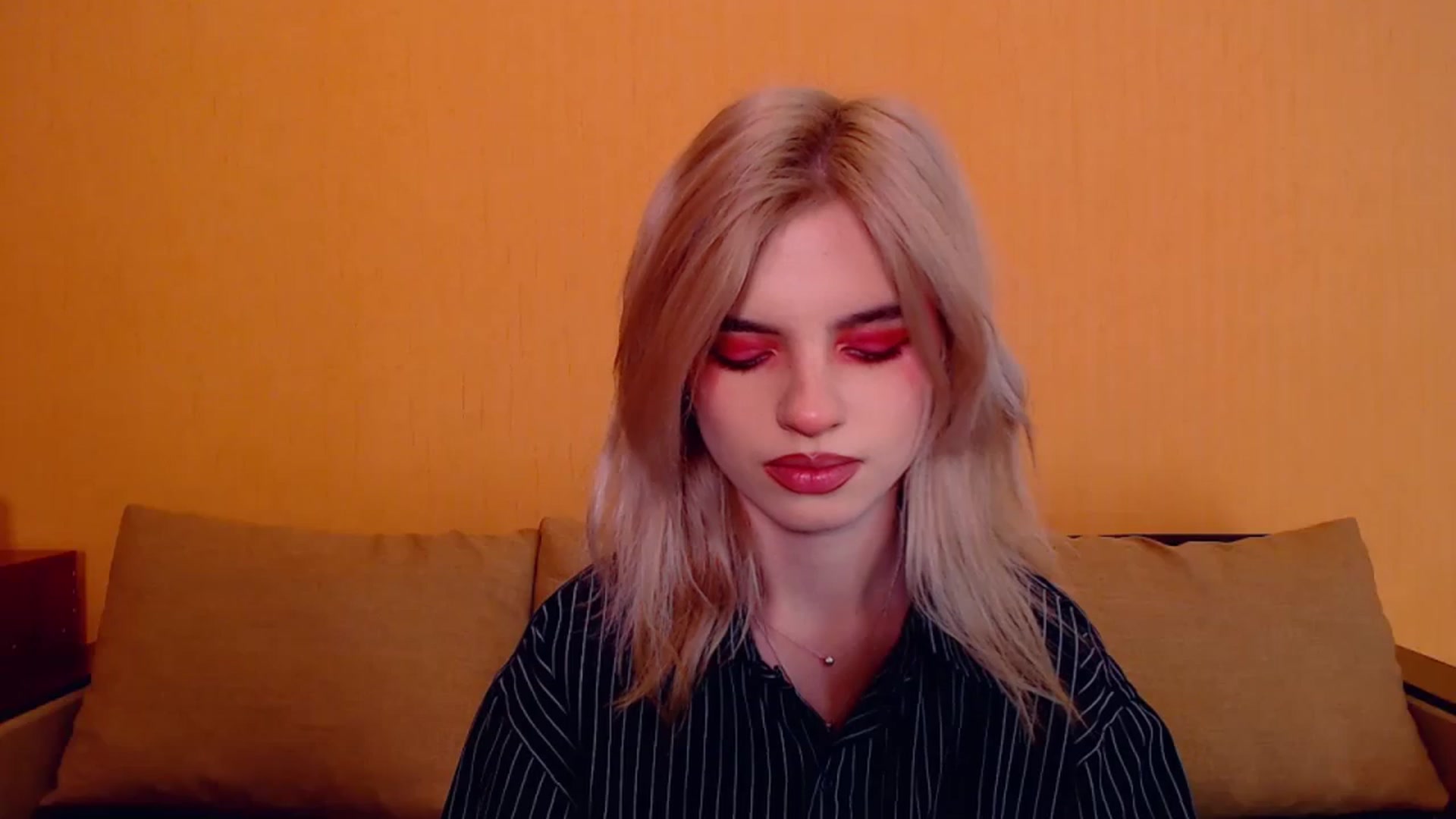 Gallery image thumbnail from Erineys's myfreecams stream on, 12/01/2023, 18:38 image 12 of 20