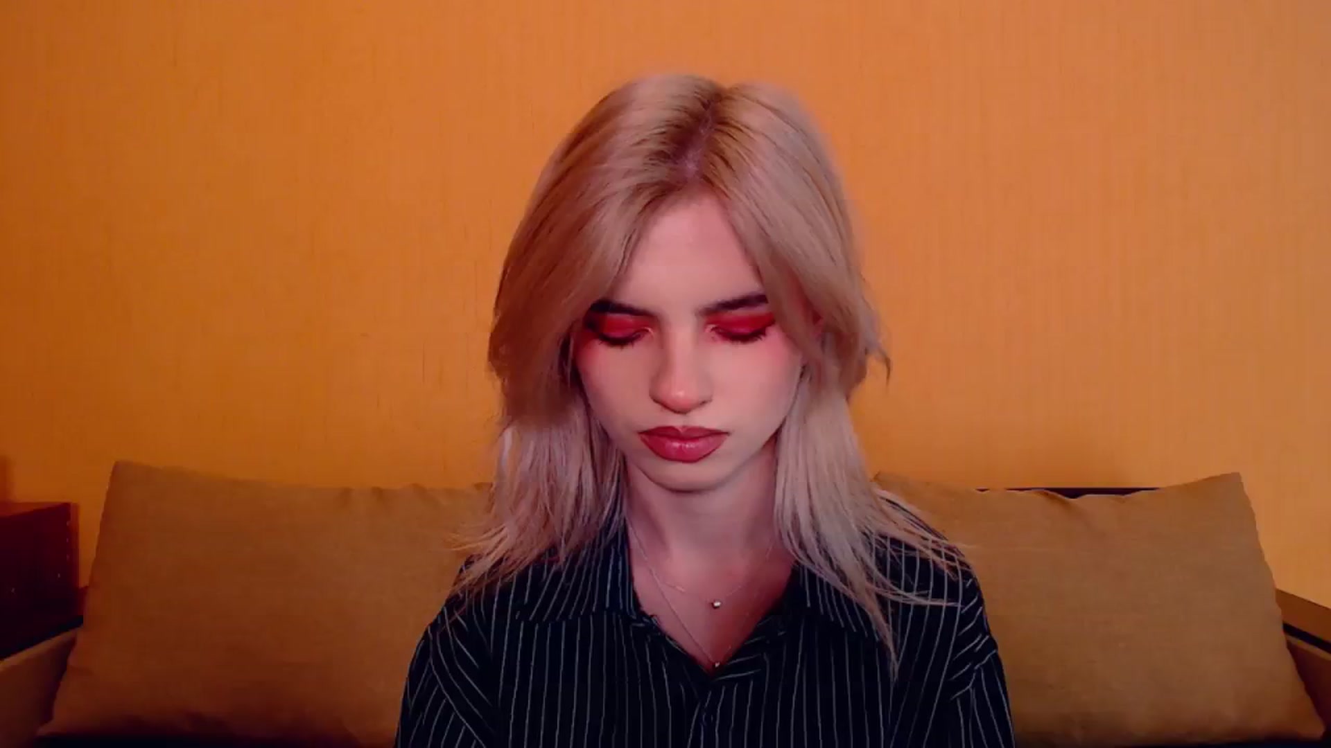 Gallery image thumbnail from Erineys's myfreecams stream on, 12/01/2023, 18:38 image 9 of 20