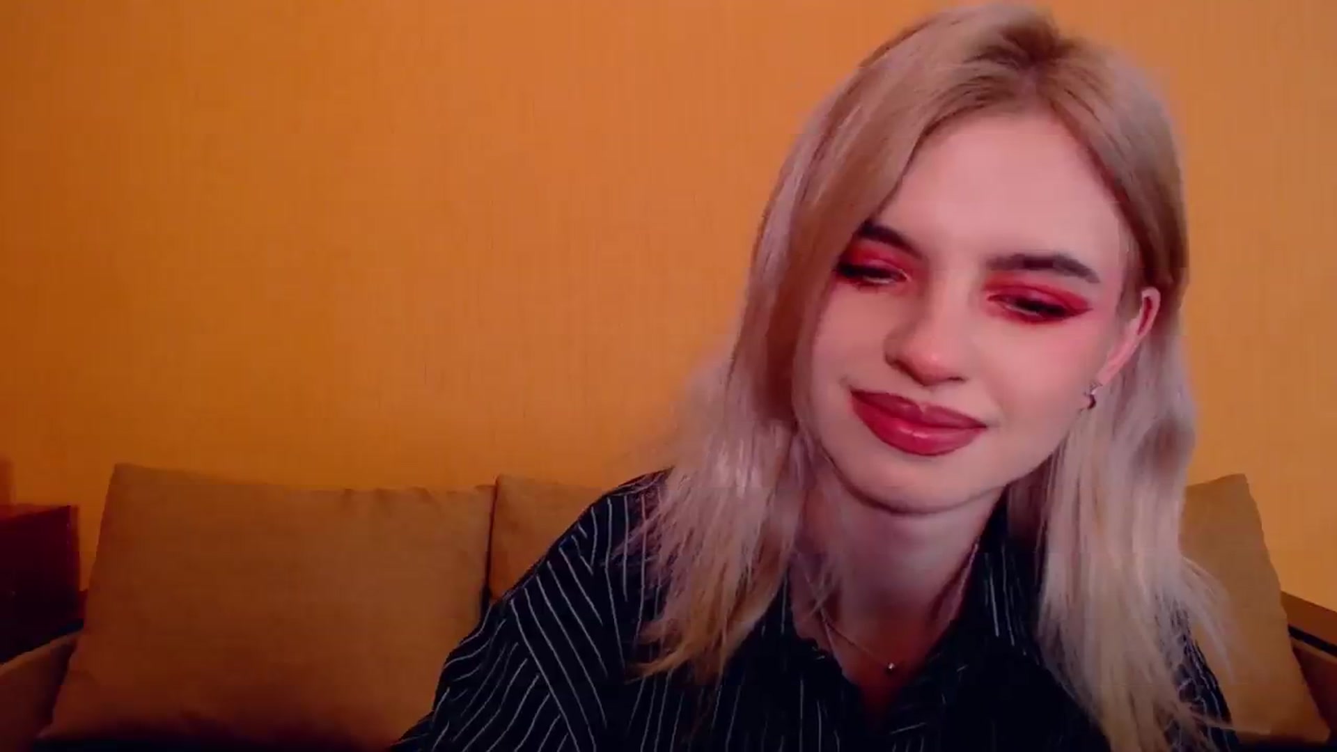 Gallery image thumbnail from Erineys's myfreecams stream on, 12/01/2023, 18:38 image 6 of 20