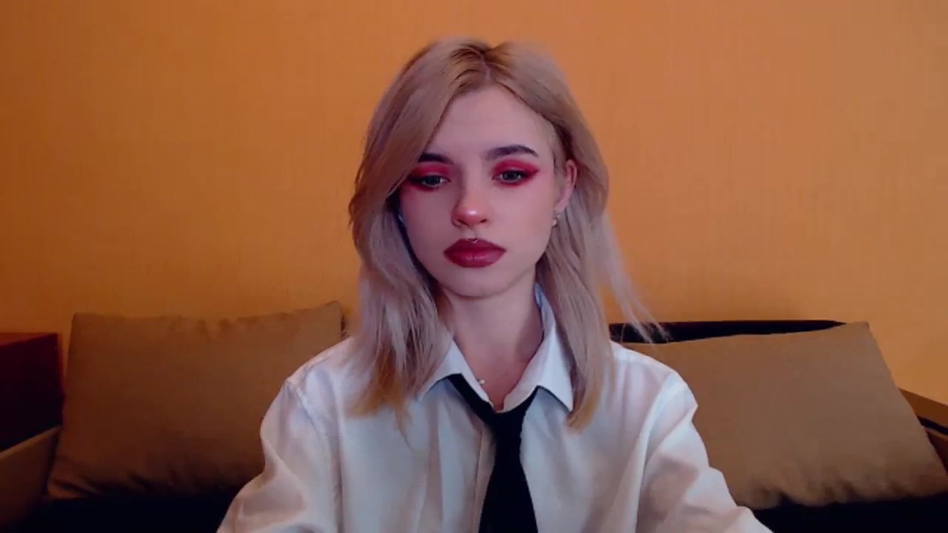 Gallery image thumbnail from Erineys's myfreecams stream on, 12/02/2023, 15:03 image 4 of 20