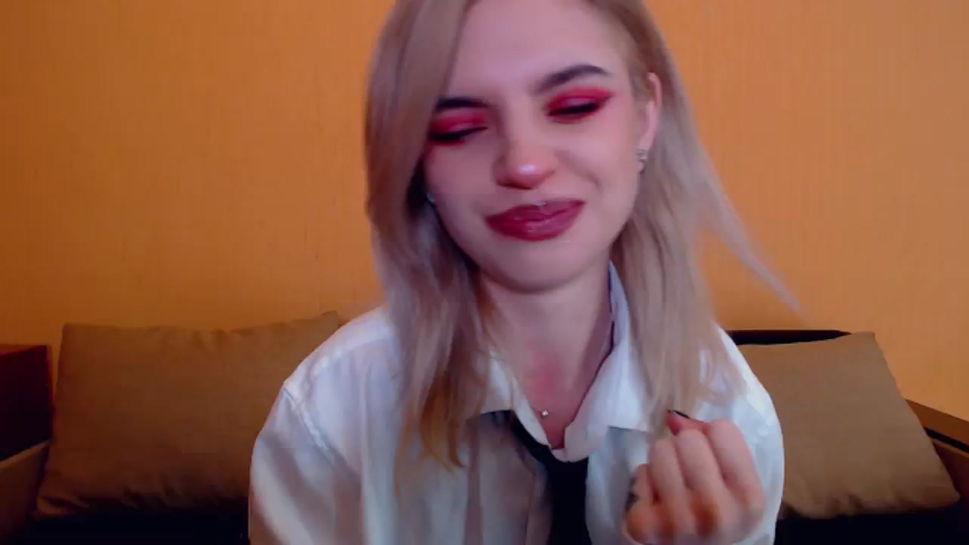 Gallery image thumbnail from Erineys's myfreecams stream on, 12/02/2023, 15:03 image 19 of 20