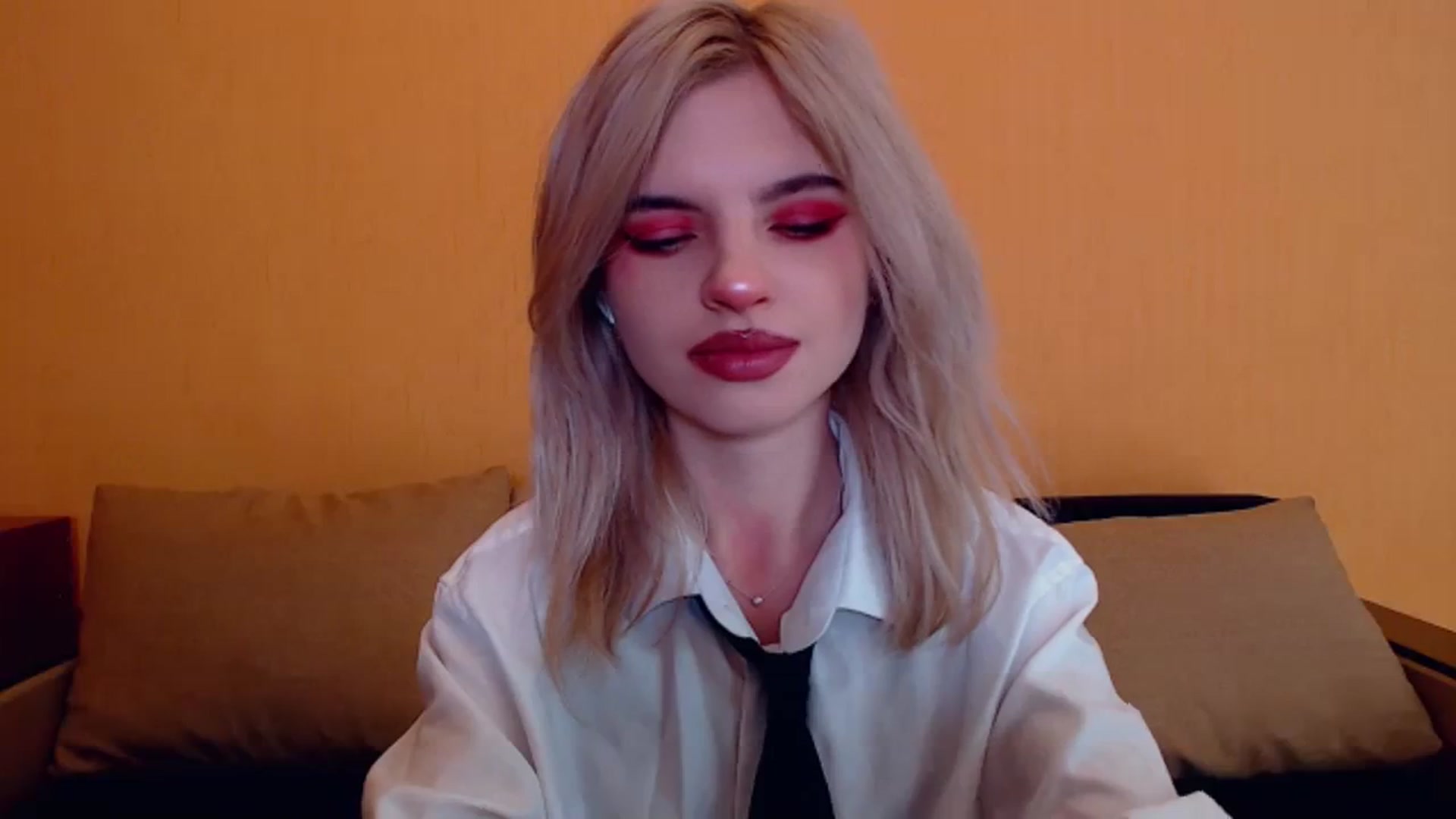 Gallery image thumbnail from Erineys's myfreecams stream on, 12/02/2023, 15:03 image 16 of 20