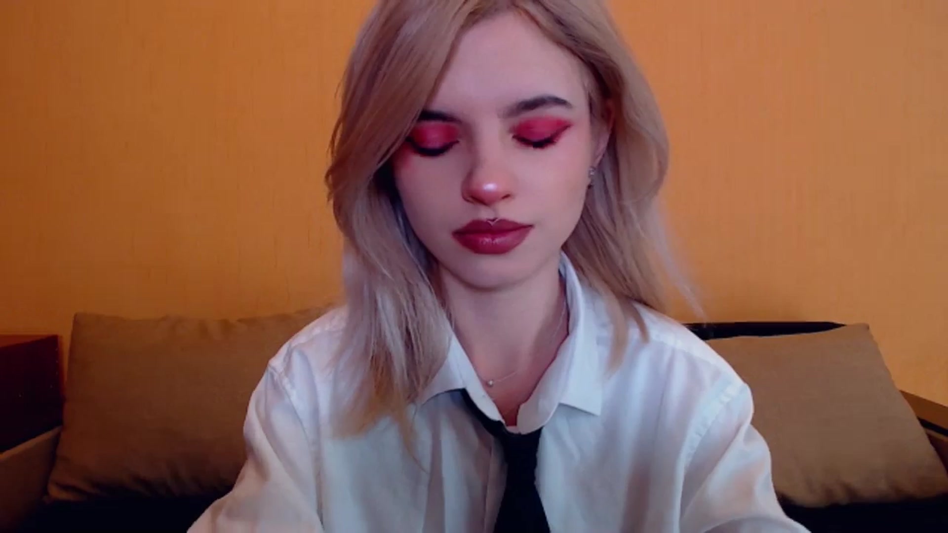 Gallery image thumbnail from Erineys's myfreecams stream on, 12/02/2023, 15:03 image 5 of 20