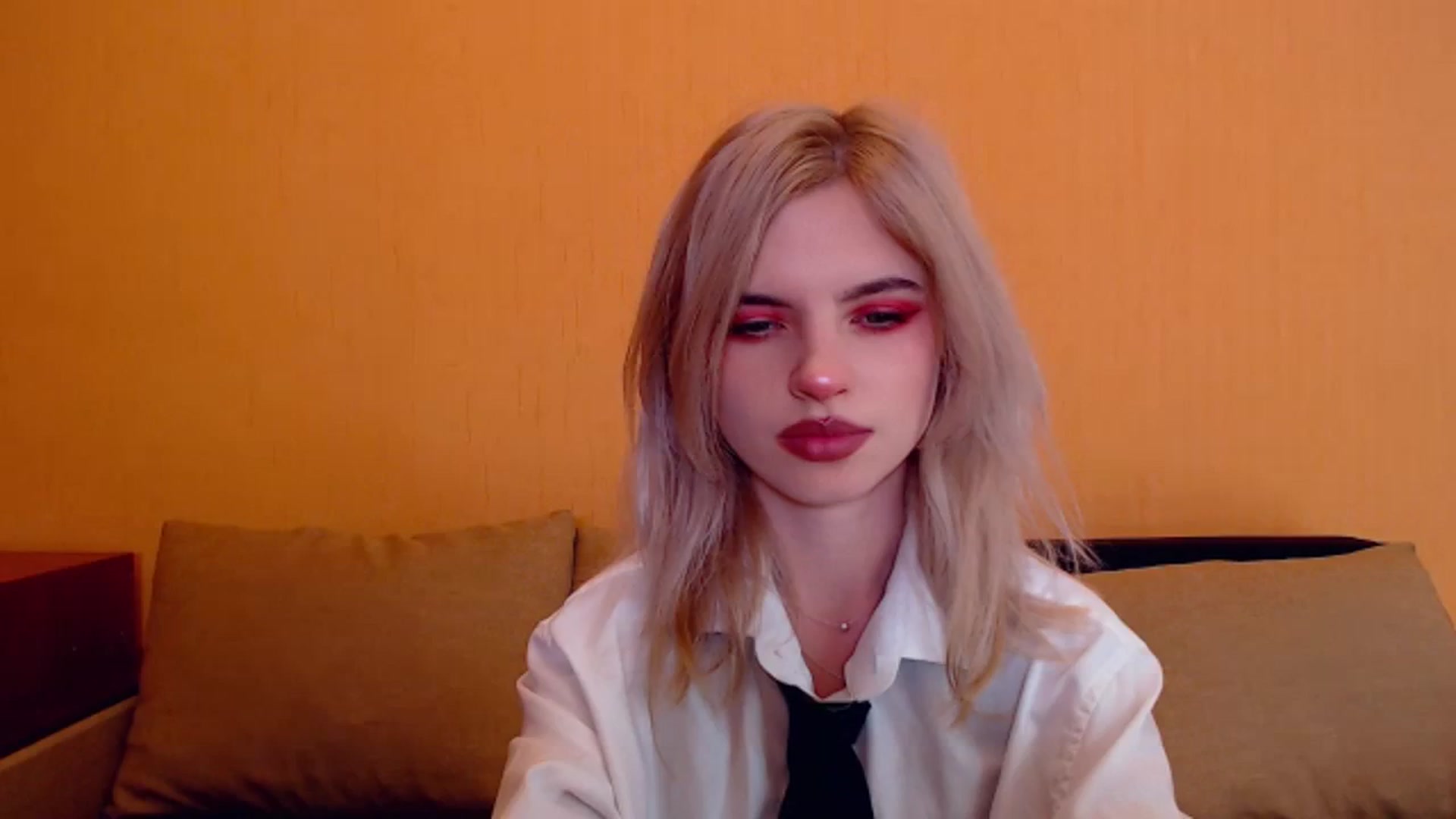 Gallery image thumbnail from Erineys's myfreecams stream on, 12/02/2023, 18:33 image 16 of 20
