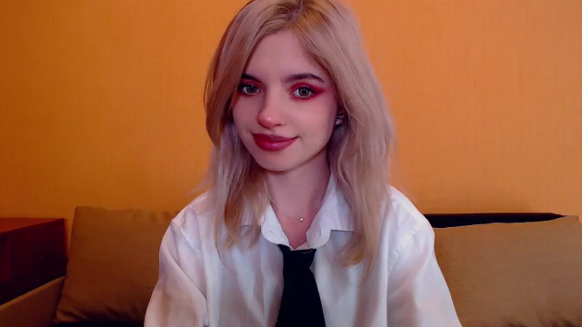 Gallery image thumbnail from Erineys's myfreecams stream on, 12/02/2023, 18:33 image 3 of 20