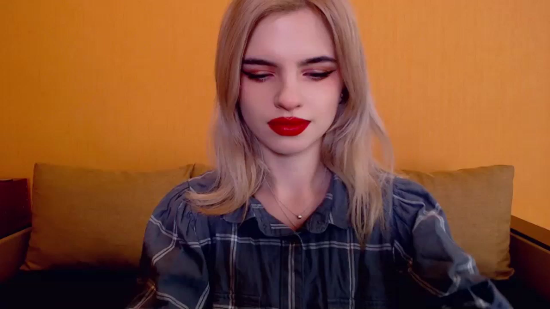 Gallery image thumbnail from Erineys's myfreecams stream on, 12/03/2023, 15:20 image 8 of 20