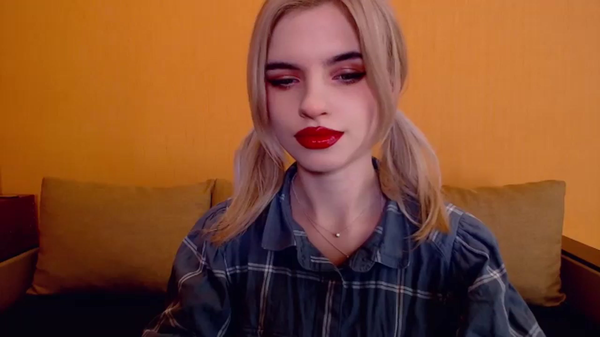 Gallery image thumbnail from Erineys's myfreecams stream on, 12/03/2023, 15:20 image 19 of 20