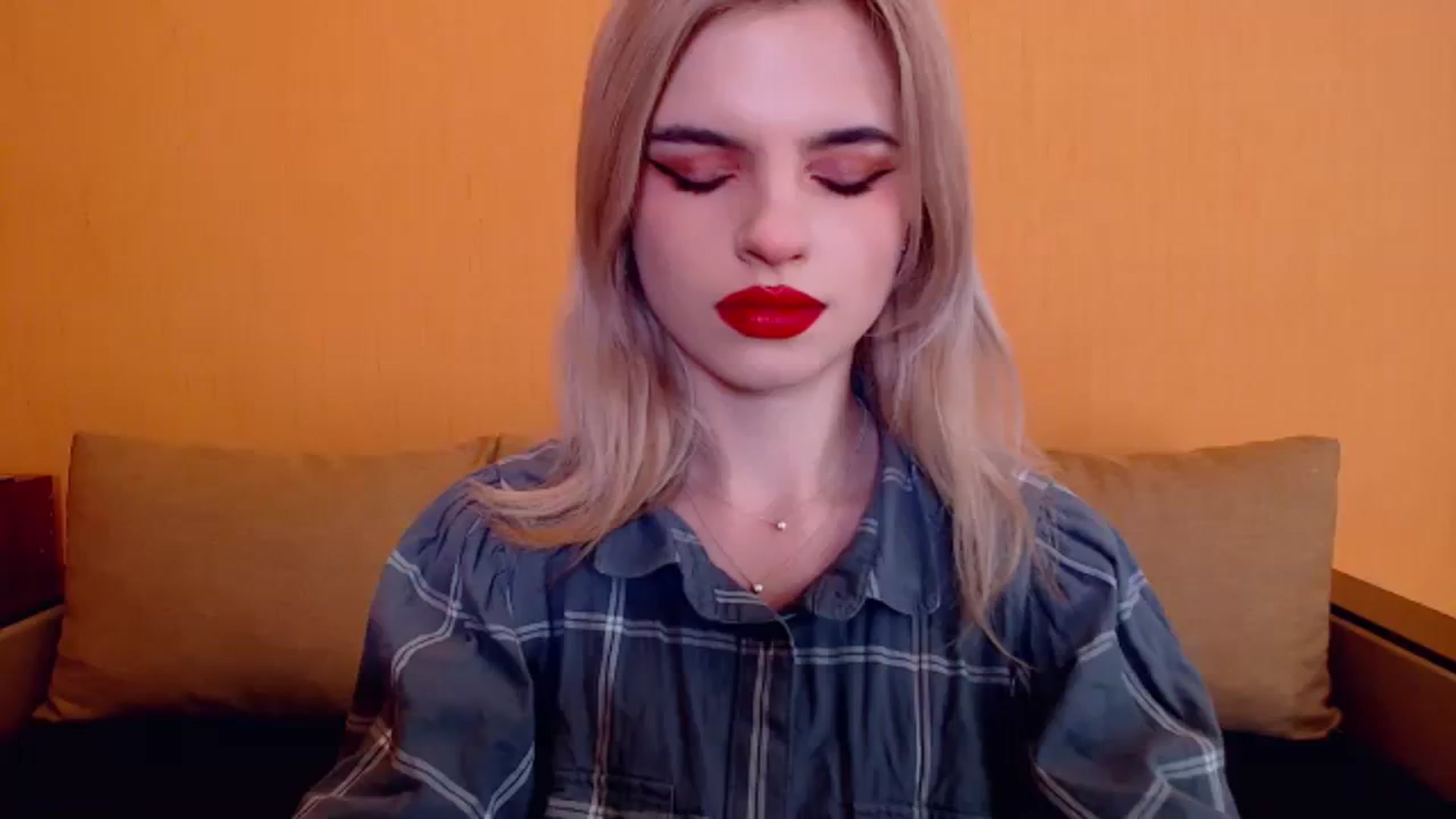Gallery image thumbnail from Erineys's myfreecams stream on, 12/03/2023, 15:20 image 1 of 20
