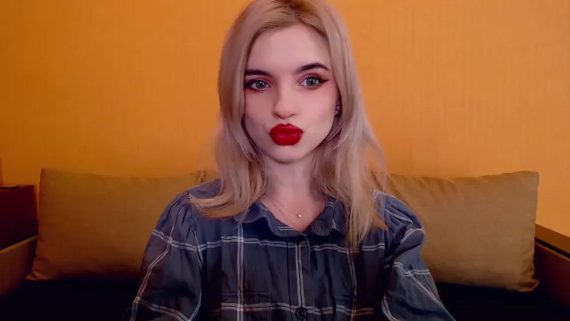 Gallery image thumbnail from Erineys's myfreecams stream on, 12/03/2023, 15:20 image 15 of 20