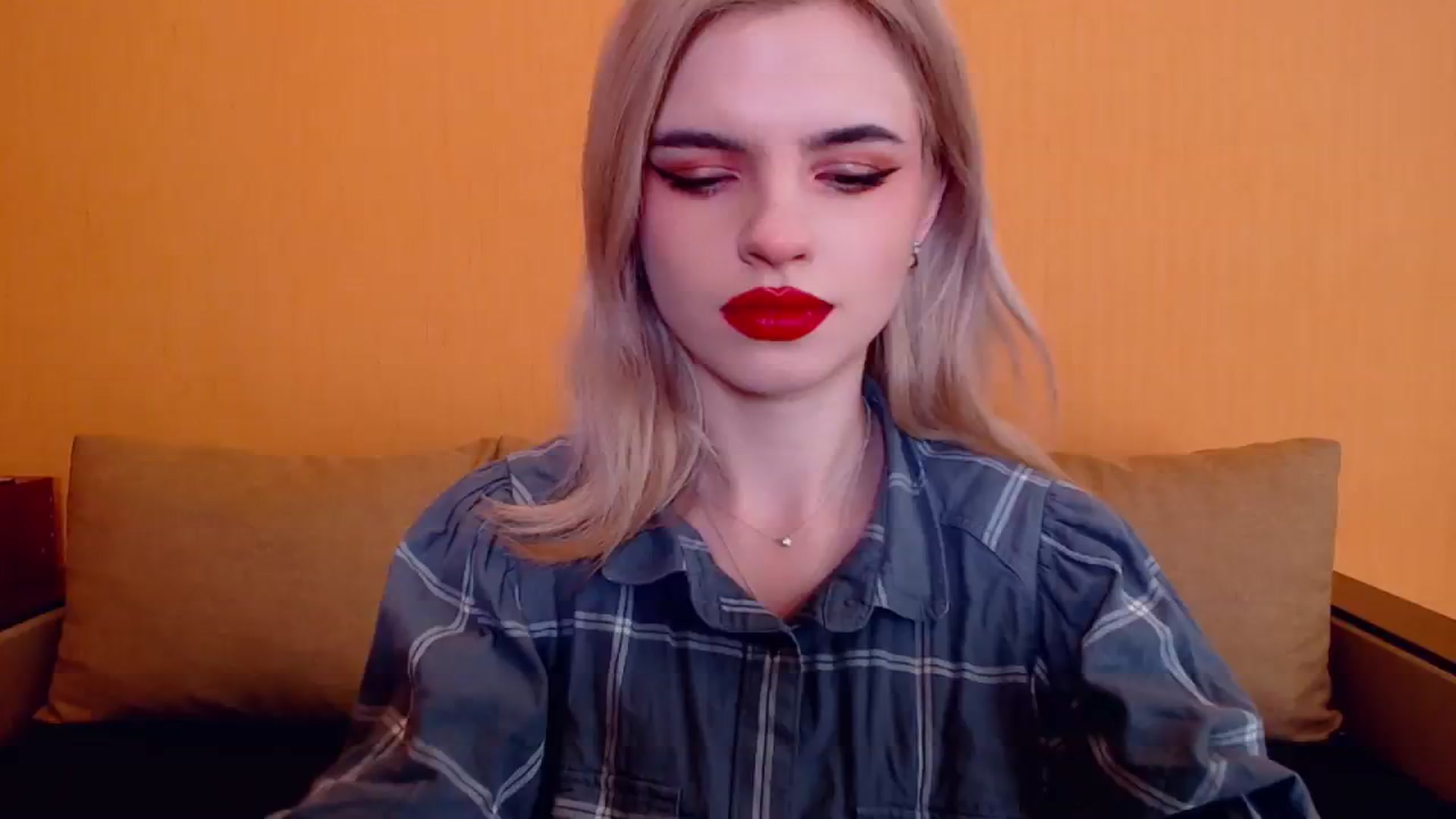 Gallery image thumbnail from Erineys's myfreecams stream on, 12/03/2023, 15:20 image 2 of 20