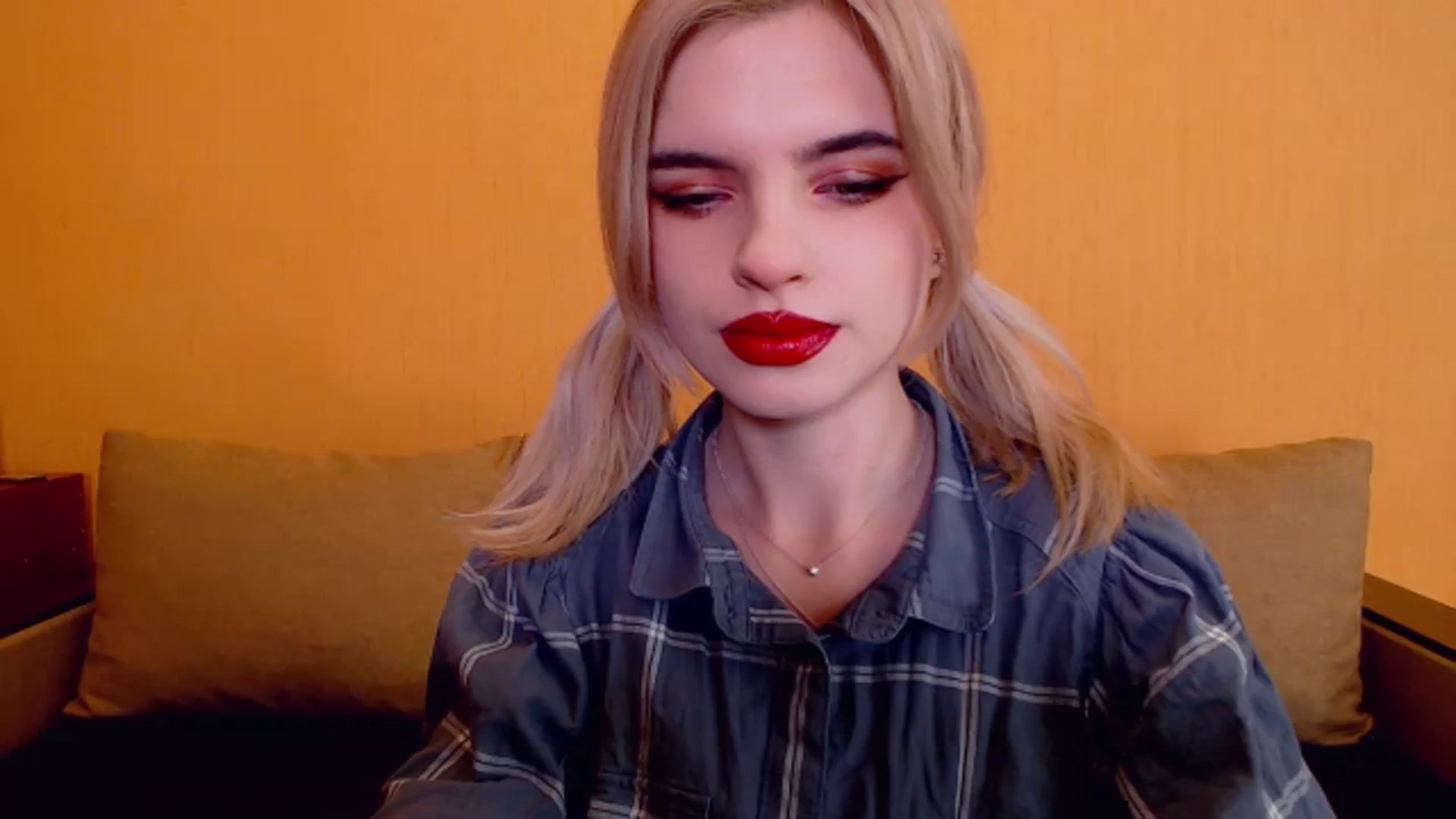 Gallery image thumbnail from Erineys's myfreecams stream on, 12/03/2023, 15:20 image 18 of 20