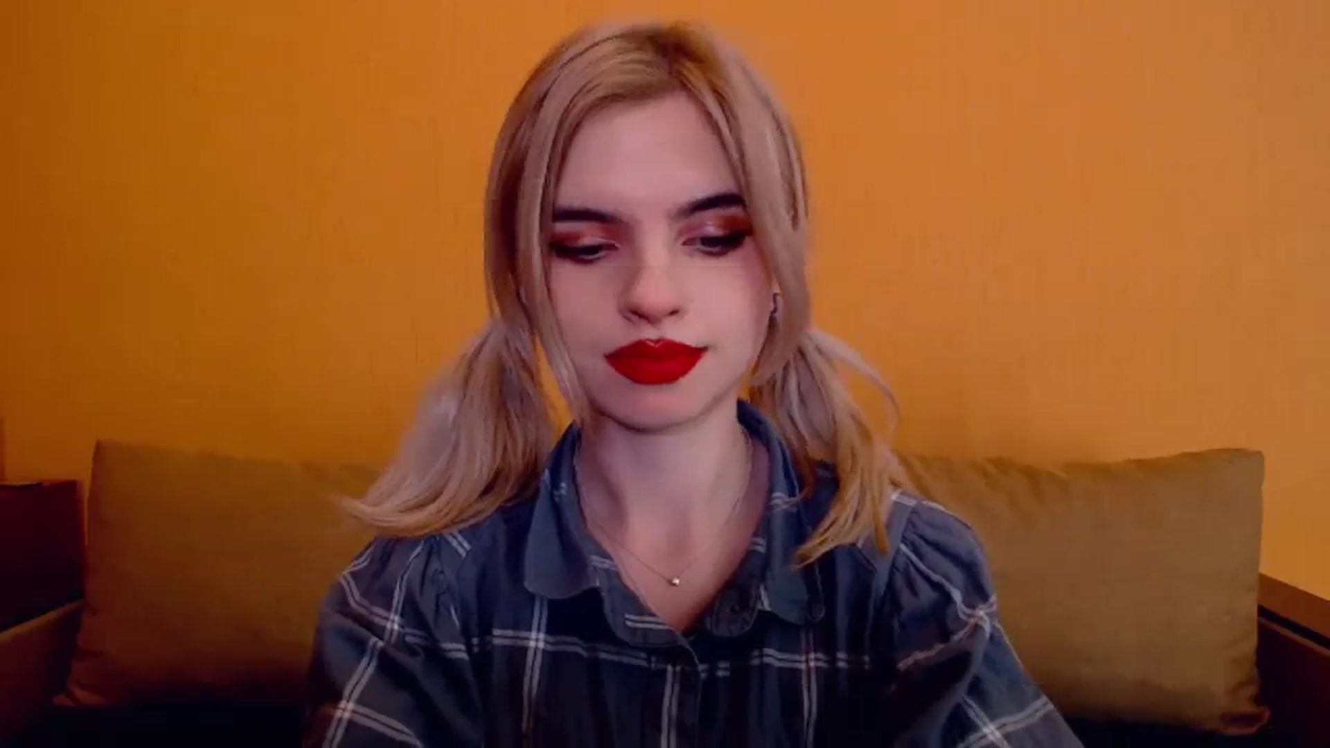 Gallery image thumbnail from Erineys's myfreecams stream on, 12/03/2023, 17:40 image 4 of 20