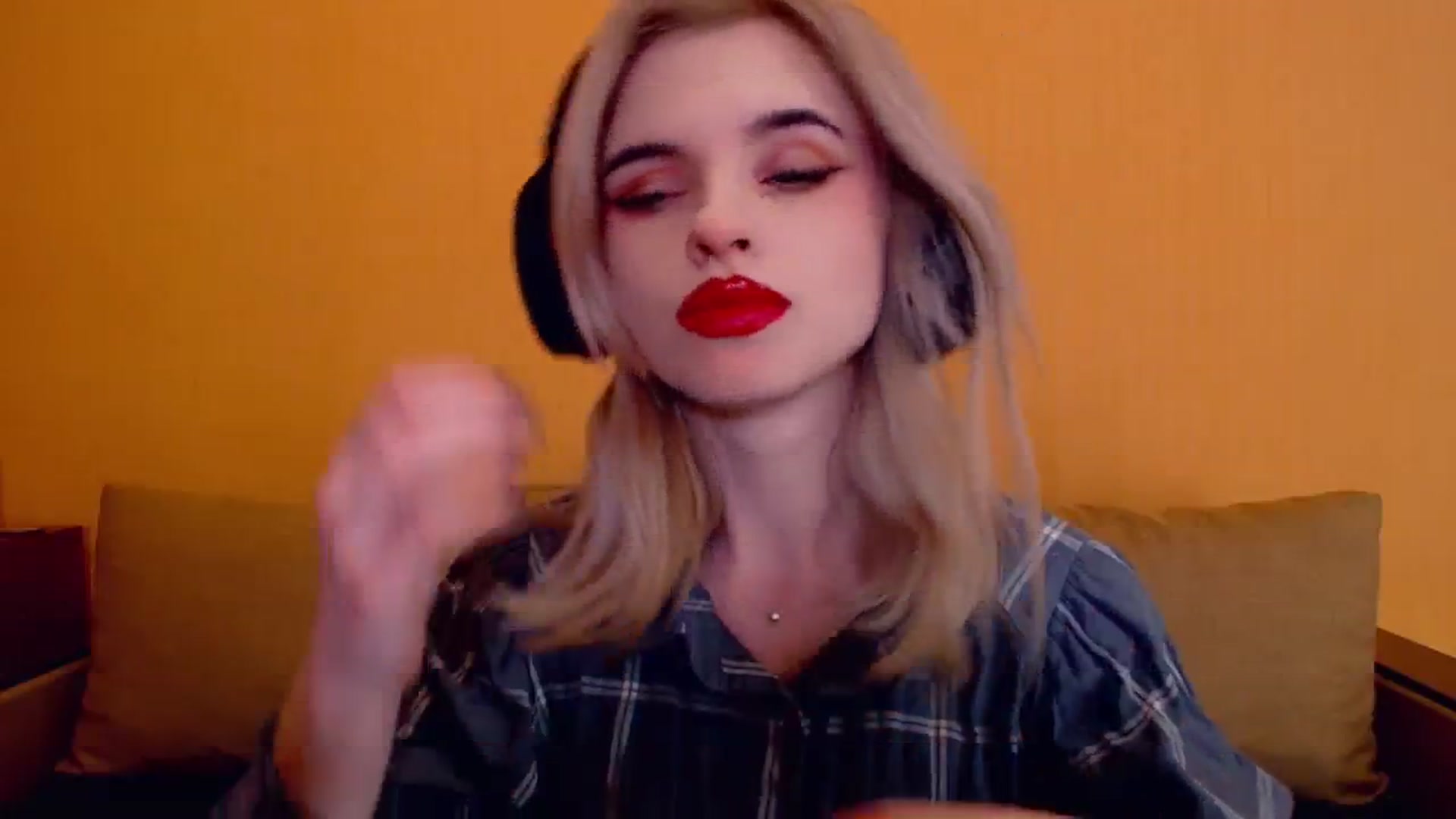 Gallery image thumbnail from Erineys's myfreecams stream on, 12/03/2023, 17:40 image 16 of 20