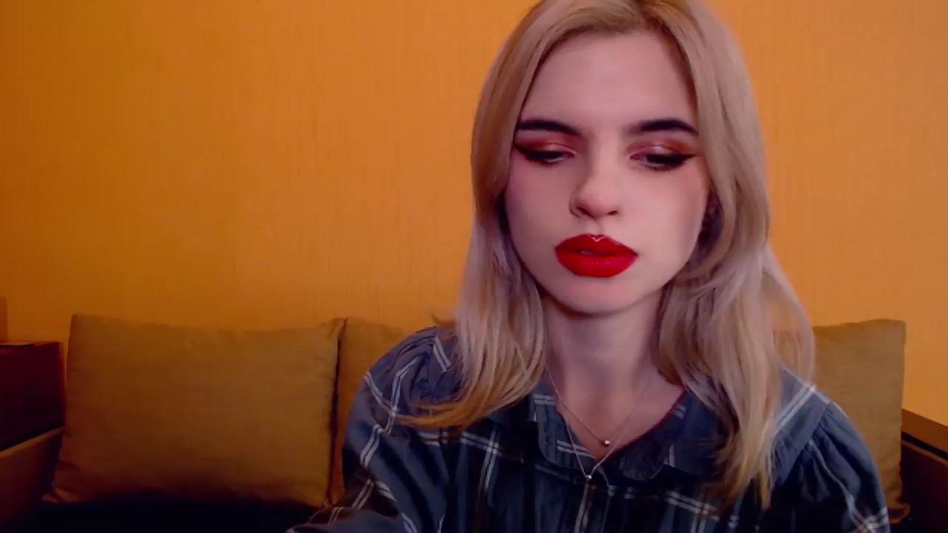 Gallery image thumbnail from Erineys's myfreecams stream on, 12/03/2023, 18:02 image 9 of 20