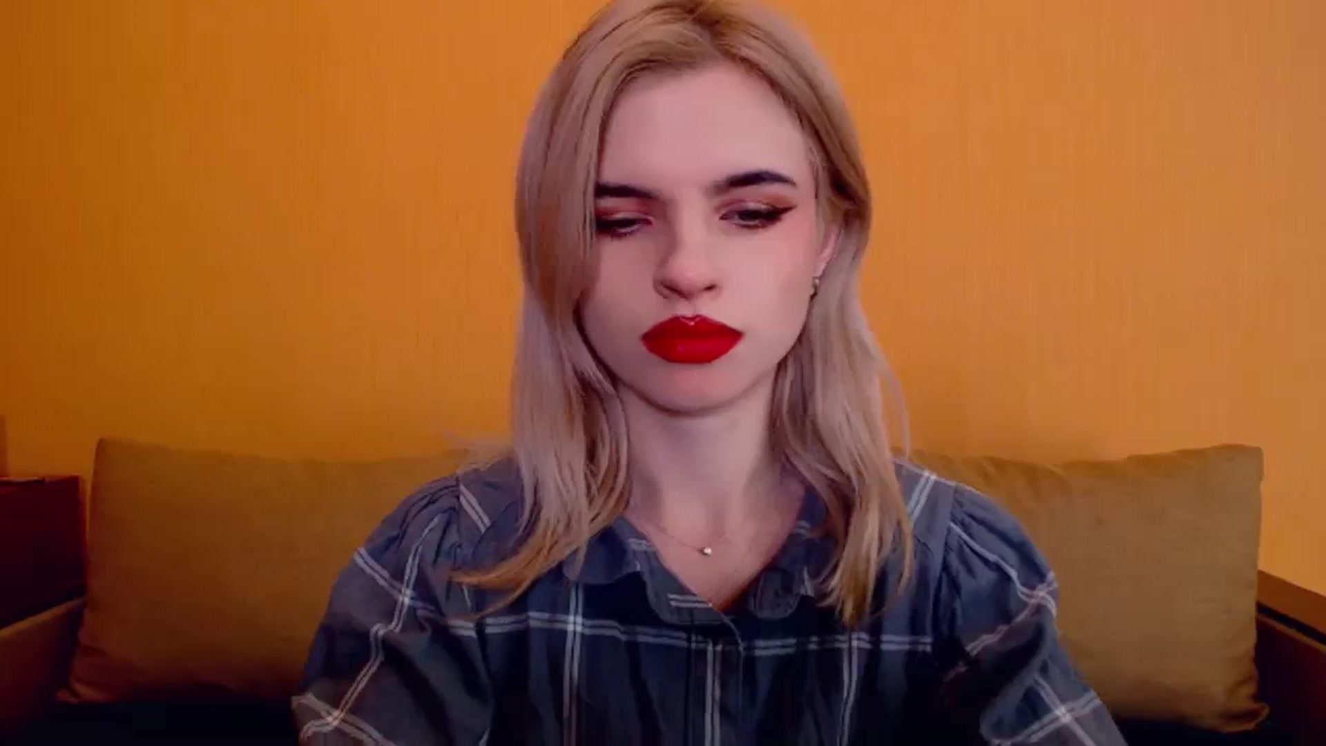 Gallery image thumbnail from Erineys's myfreecams stream on, 12/03/2023, 18:02 image 2 of 20