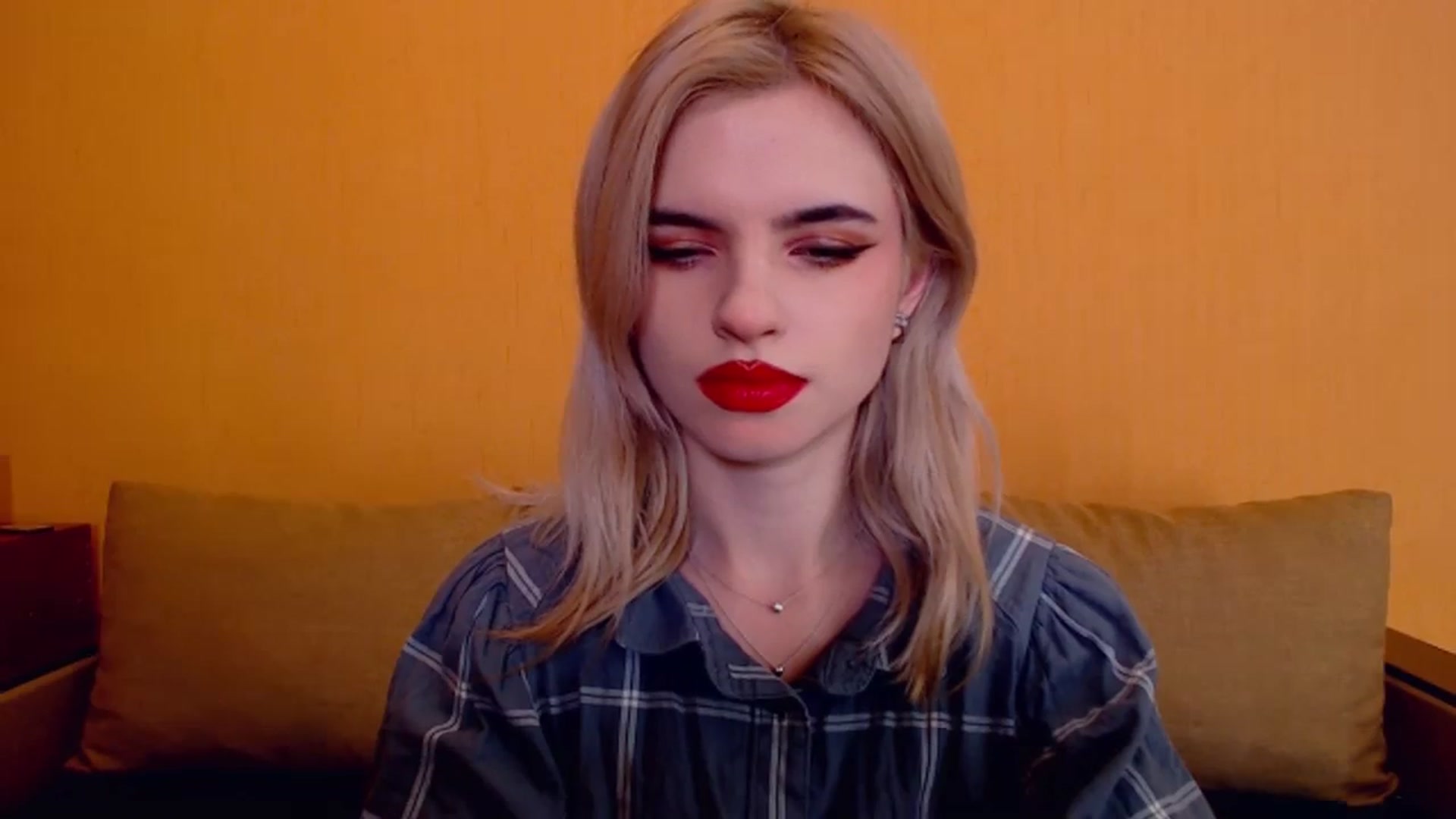 Gallery image thumbnail from Erineys's myfreecams stream on, 12/03/2023, 18:02 image 6 of 20