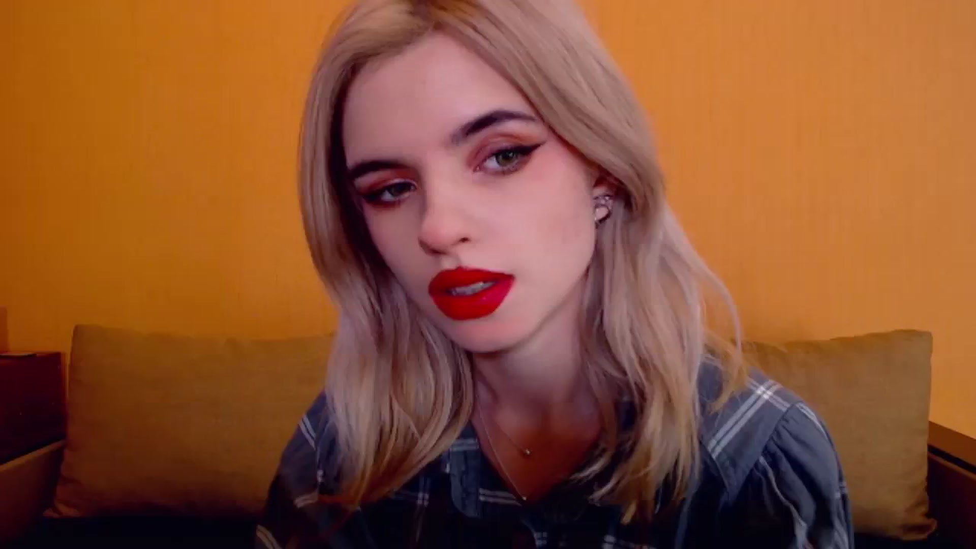 Gallery image thumbnail from Erineys's myfreecams stream on, 12/03/2023, 18:02 image 7 of 20