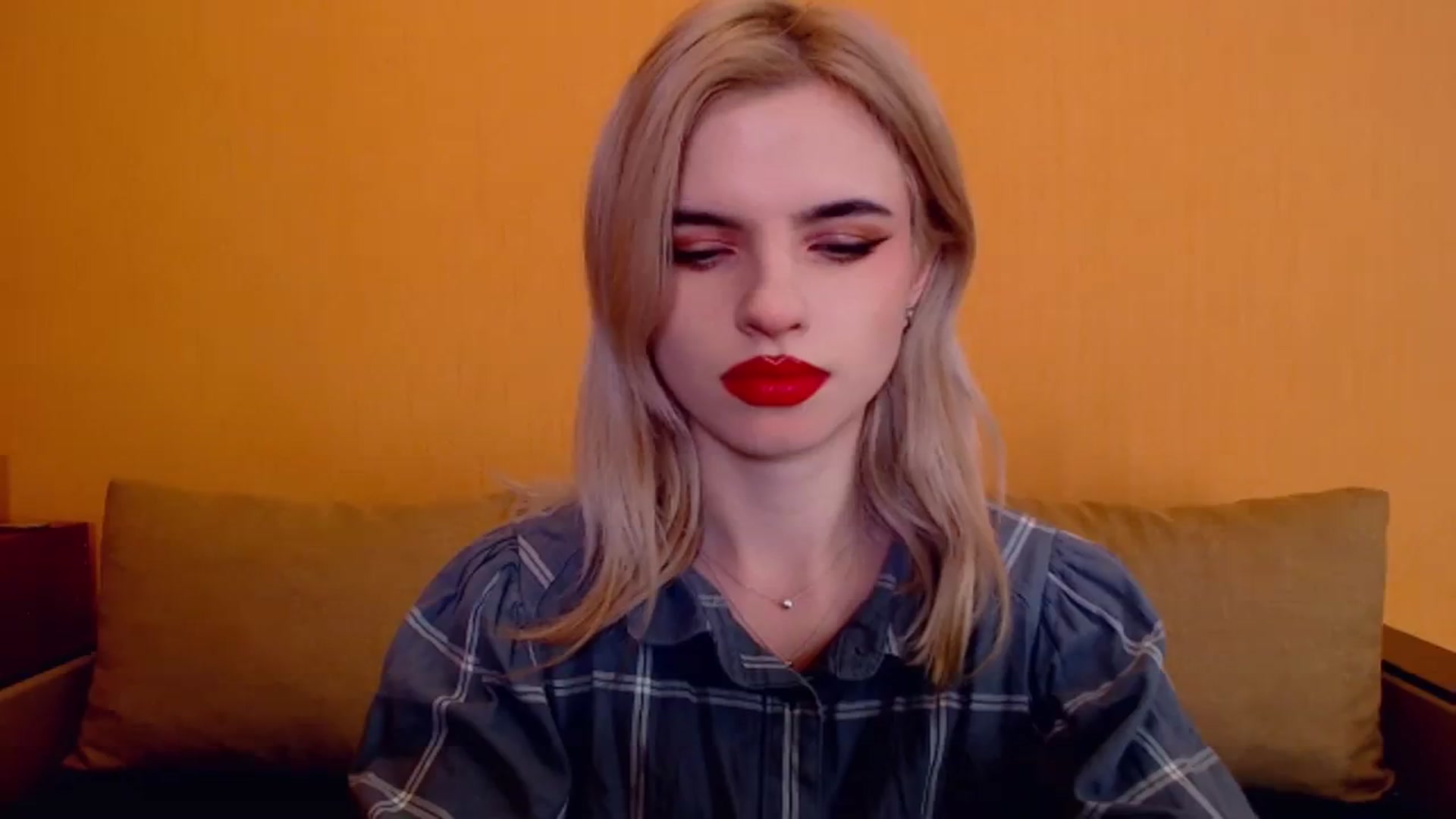 Gallery image thumbnail from Erineys's myfreecams stream on, 12/03/2023, 18:02 image 4 of 20