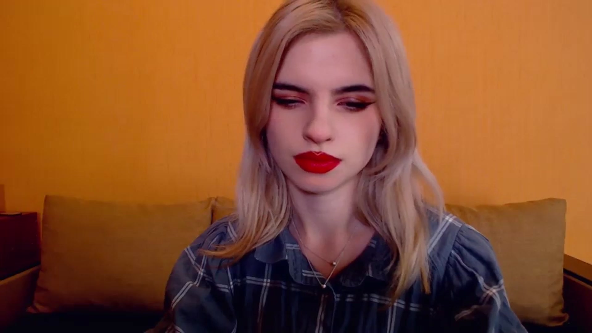 Gallery image thumbnail from Erineys's myfreecams stream on, 12/03/2023, 18:02 image 10 of 20