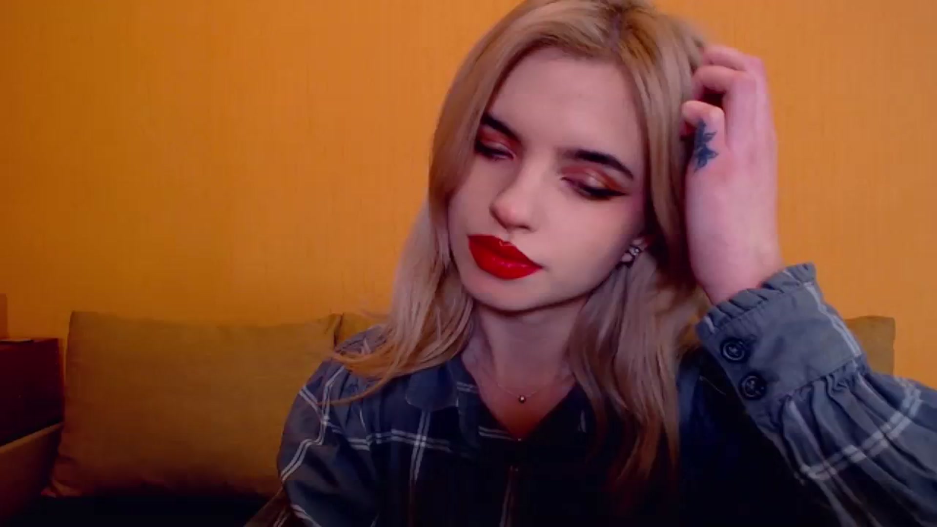 Gallery image thumbnail from Erineys's myfreecams stream on, 12/03/2023, 18:02 image 8 of 20