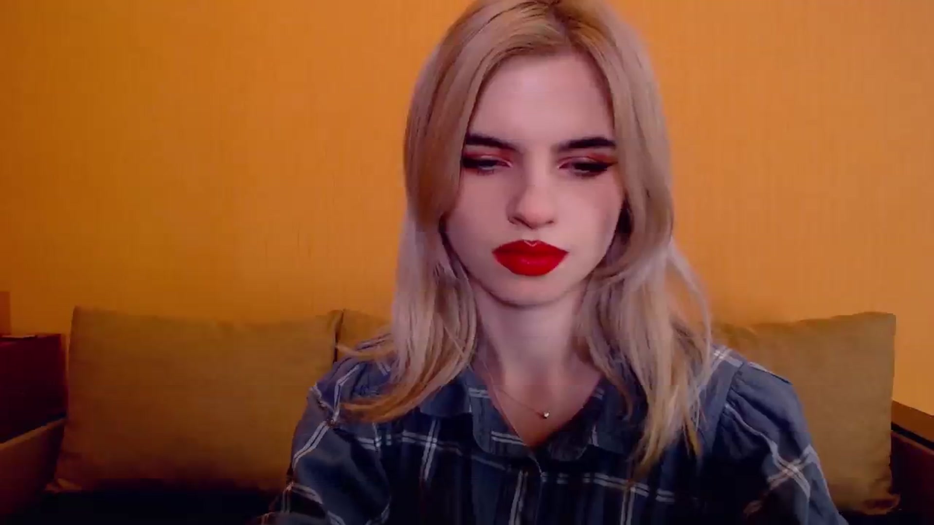 Gallery image thumbnail from Erineys's myfreecams stream on, 12/03/2023, 18:02 image 19 of 20