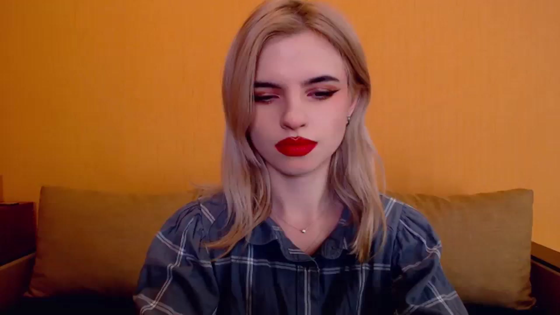 Gallery image thumbnail from Erineys's myfreecams stream on, 12/03/2023, 18:02 image 1 of 20