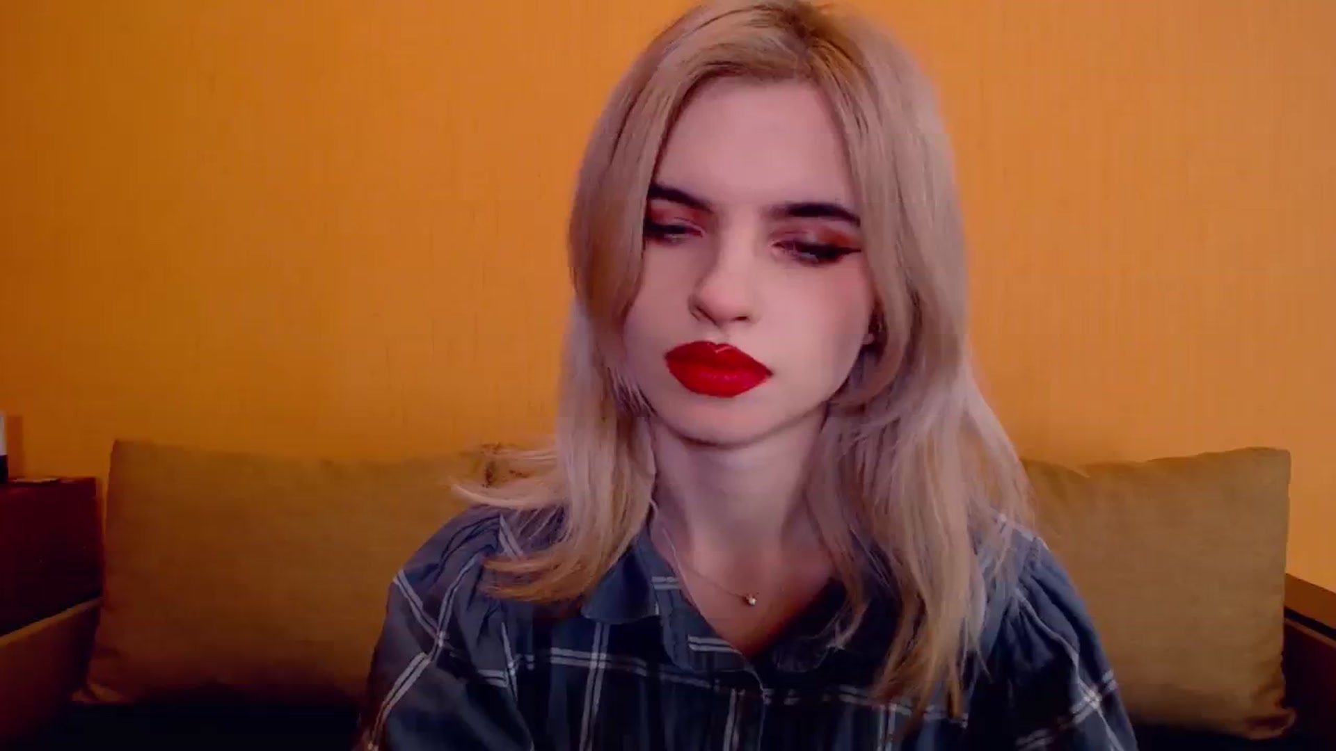Gallery image thumbnail from Erineys's myfreecams stream on, 12/03/2023, 18:17 image 11 of 20