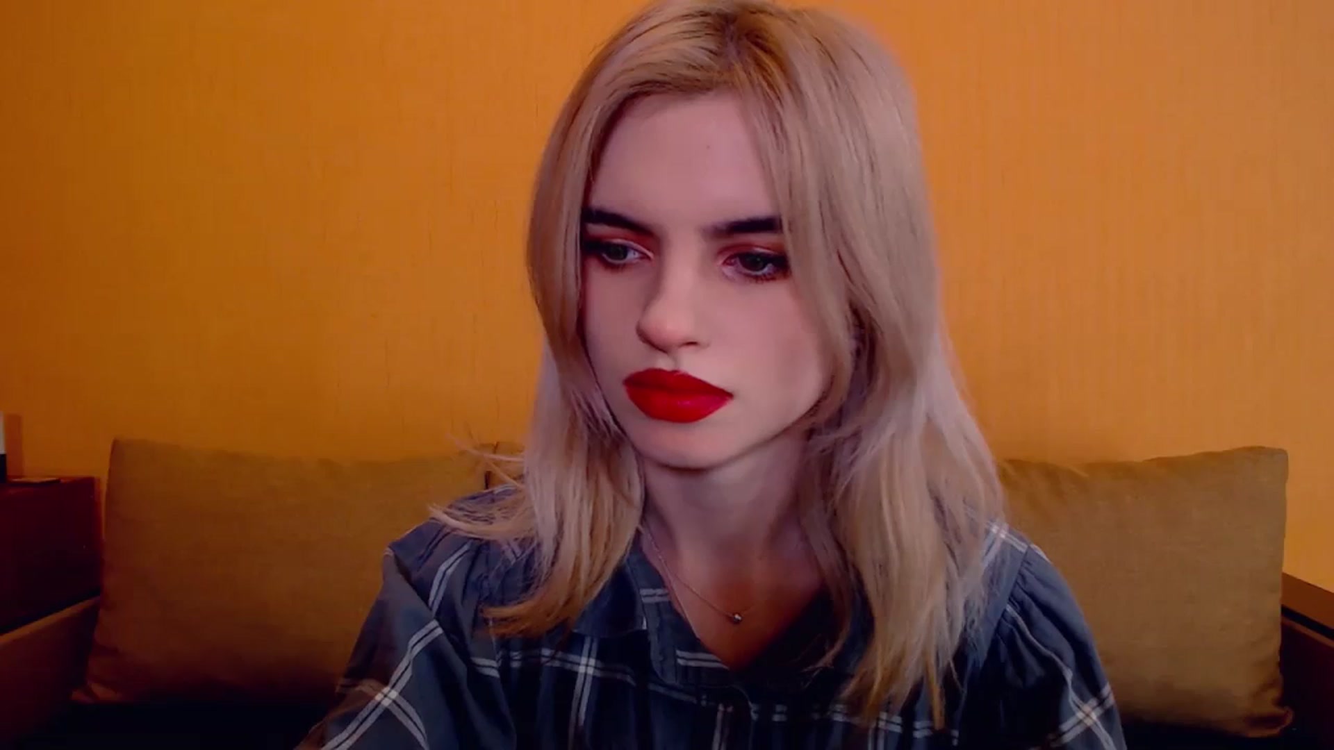 Gallery image thumbnail from Erineys's myfreecams stream on, 12/03/2023, 18:17 image 16 of 20