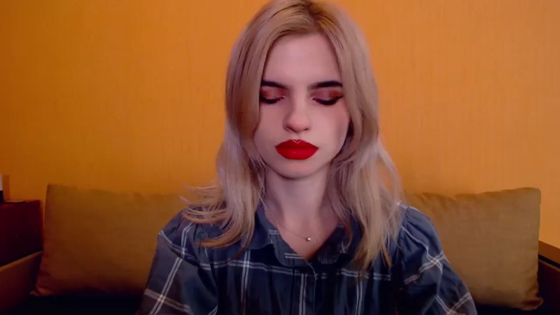 Gallery image thumbnail from Erineys's myfreecams stream on, 12/03/2023, 18:17 image 9 of 20
