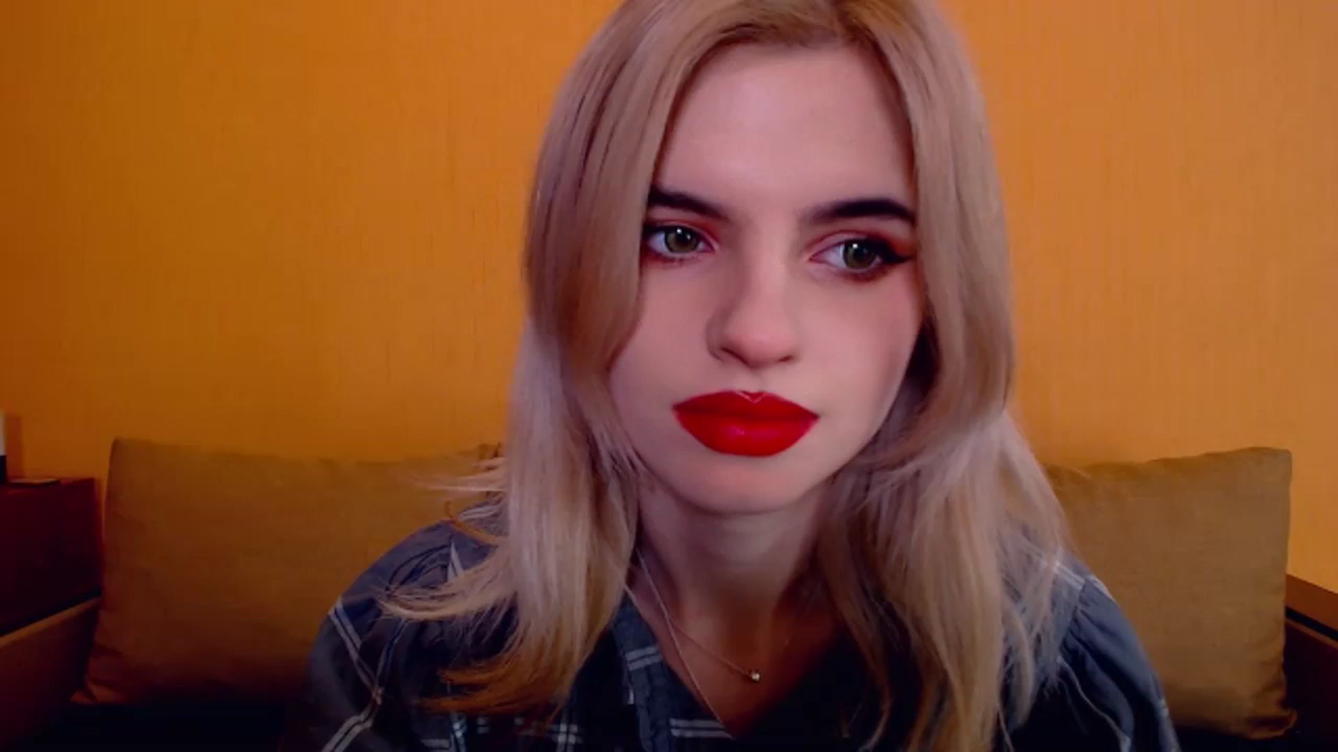 Gallery image thumbnail from Erineys's myfreecams stream on, 12/03/2023, 18:17 image 14 of 20