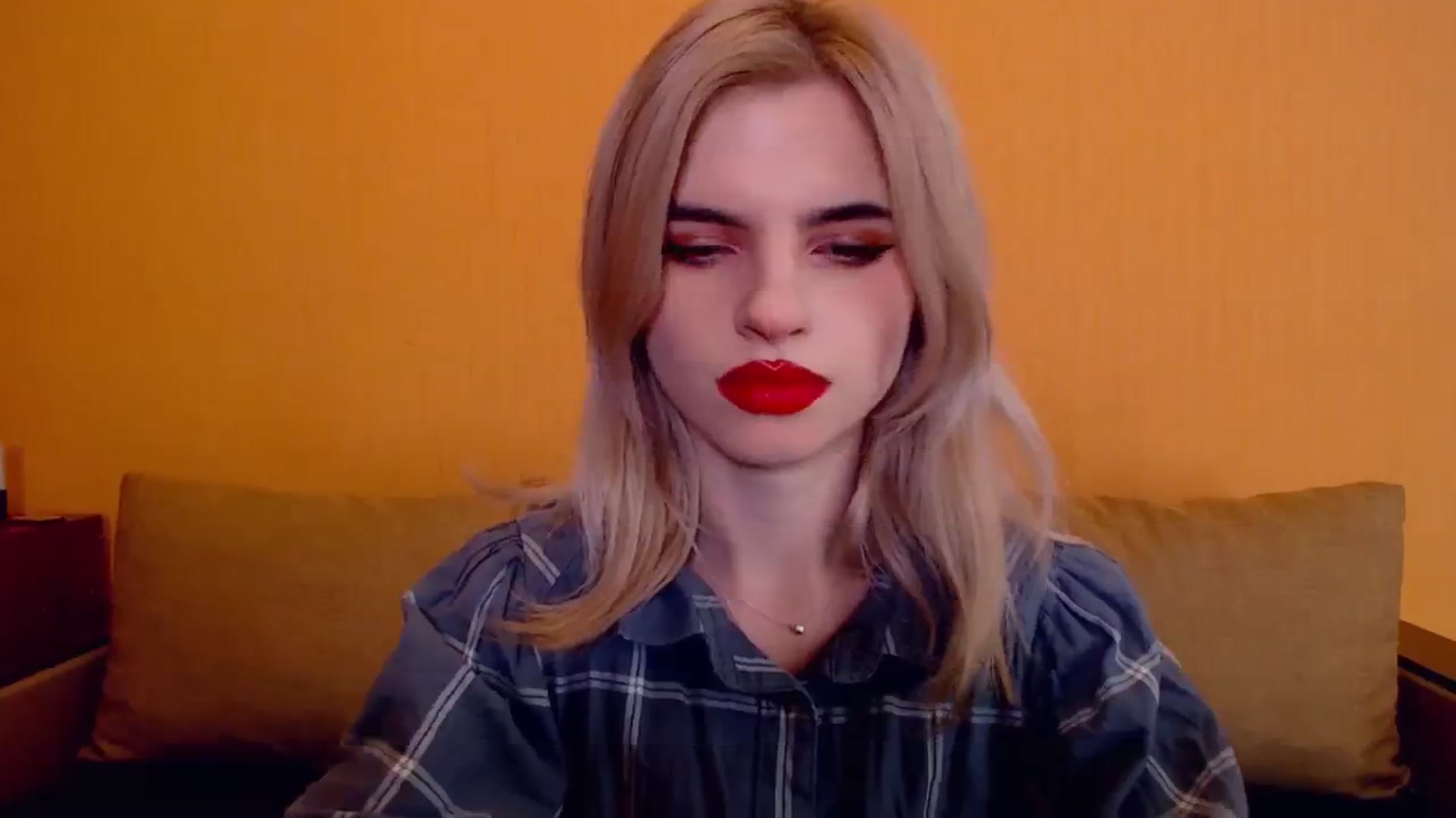 Gallery image thumbnail from Erineys's myfreecams stream on, 12/03/2023, 18:17 image 6 of 20
