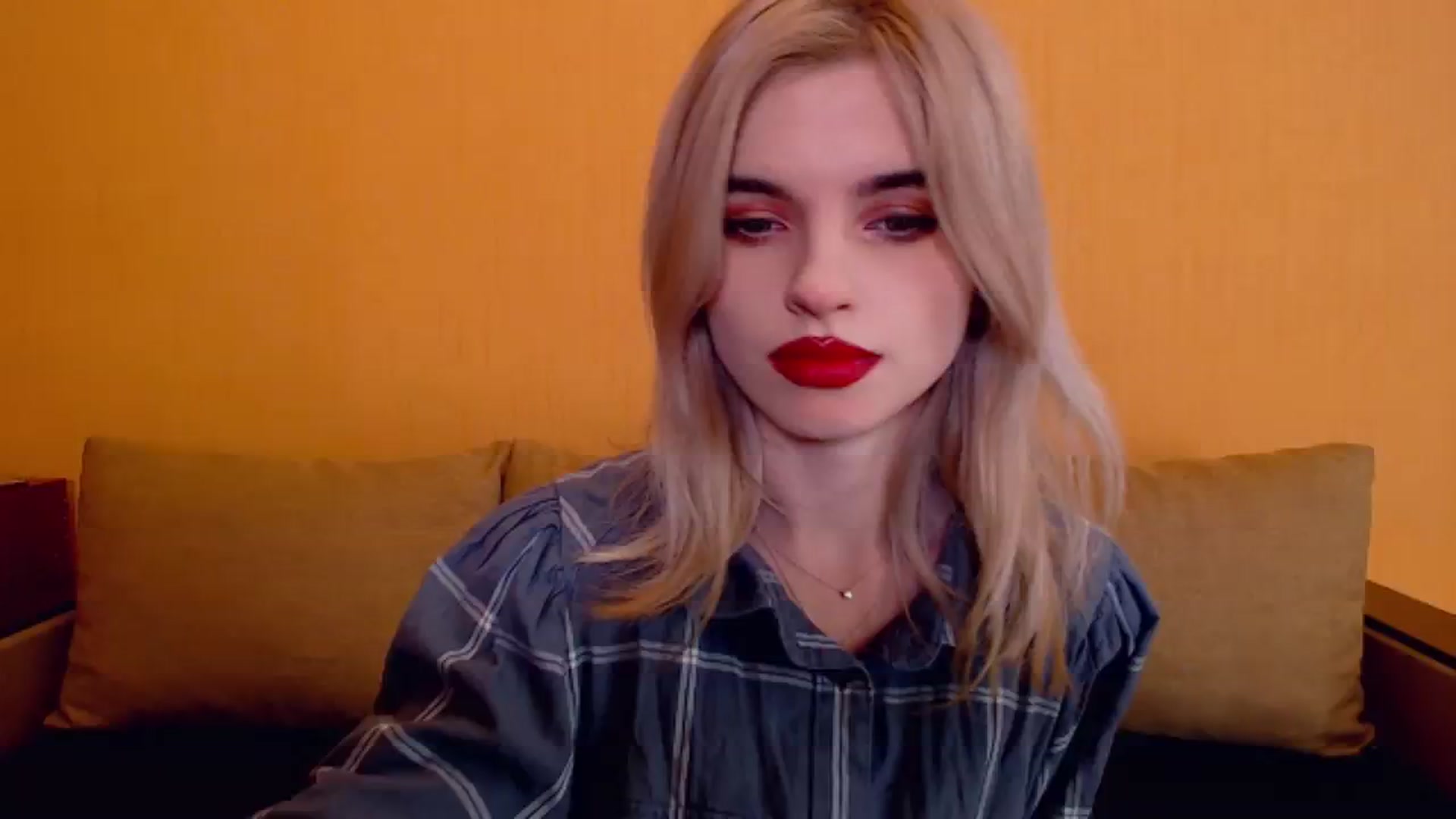 Gallery image thumbnail from Erineys's myfreecams stream on, 12/03/2023, 18:40 image 7 of 20