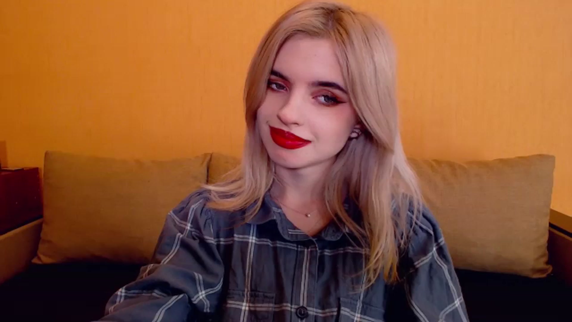 Gallery image thumbnail from Erineys's myfreecams stream on, 12/03/2023, 18:40 image 2 of 20