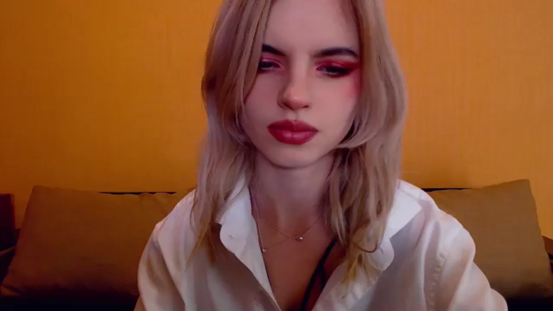 Gallery image thumbnail from Erineys's myfreecams stream on, 12/04/2023, 14:55 image 13 of 20