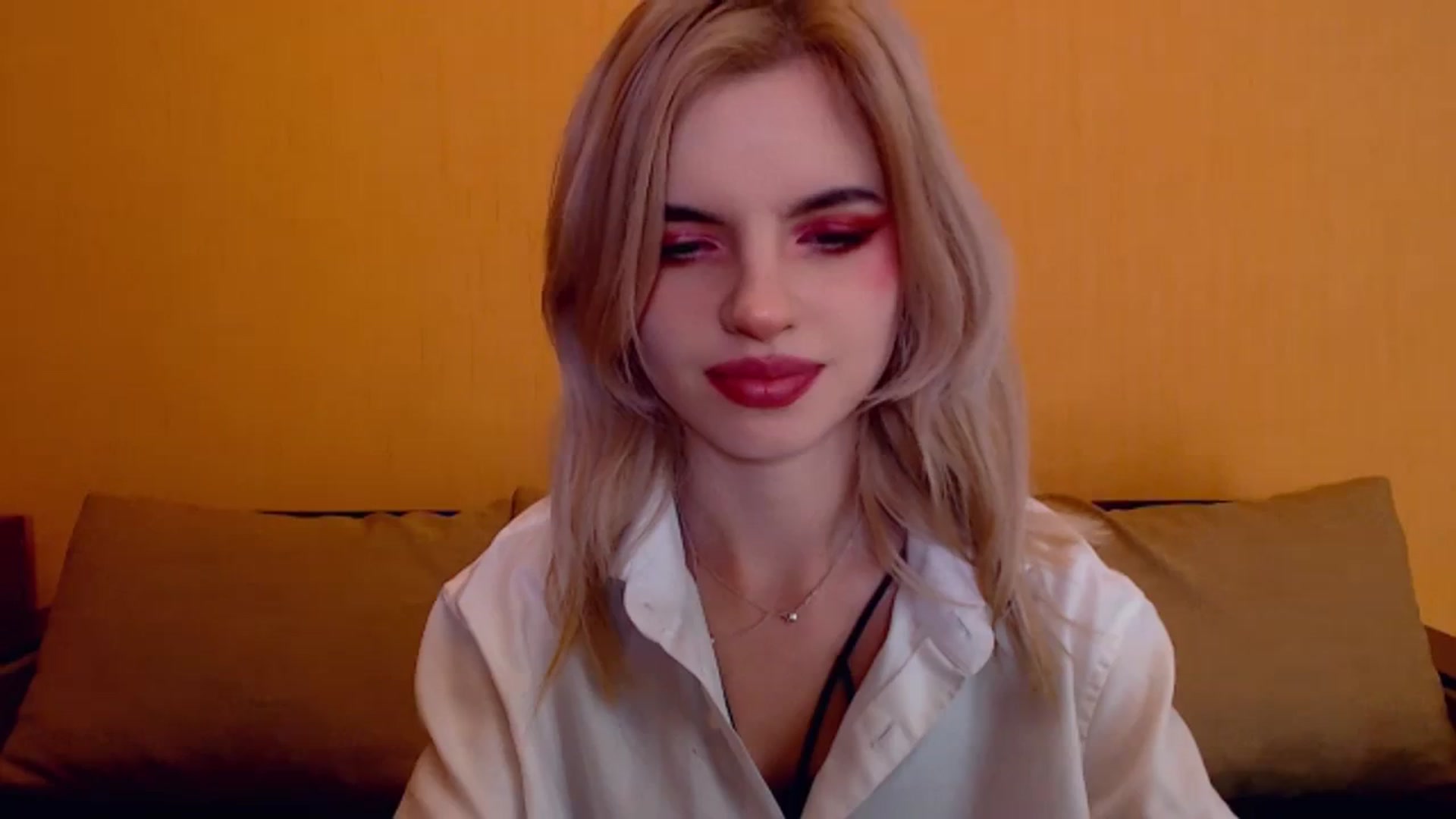 Gallery image thumbnail from Erineys's myfreecams stream on, 12/04/2023, 14:55 image 9 of 20